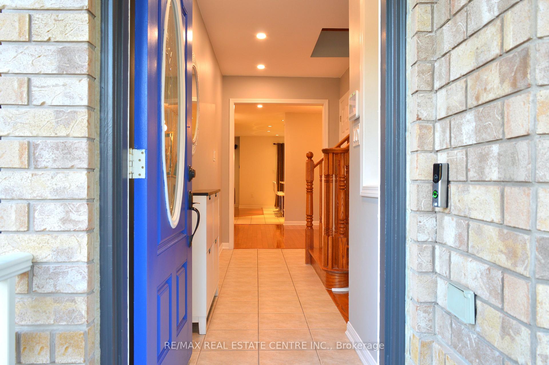 Photo 2 of 882 Mcewan Drive, Milton, Coates — HOMEH
