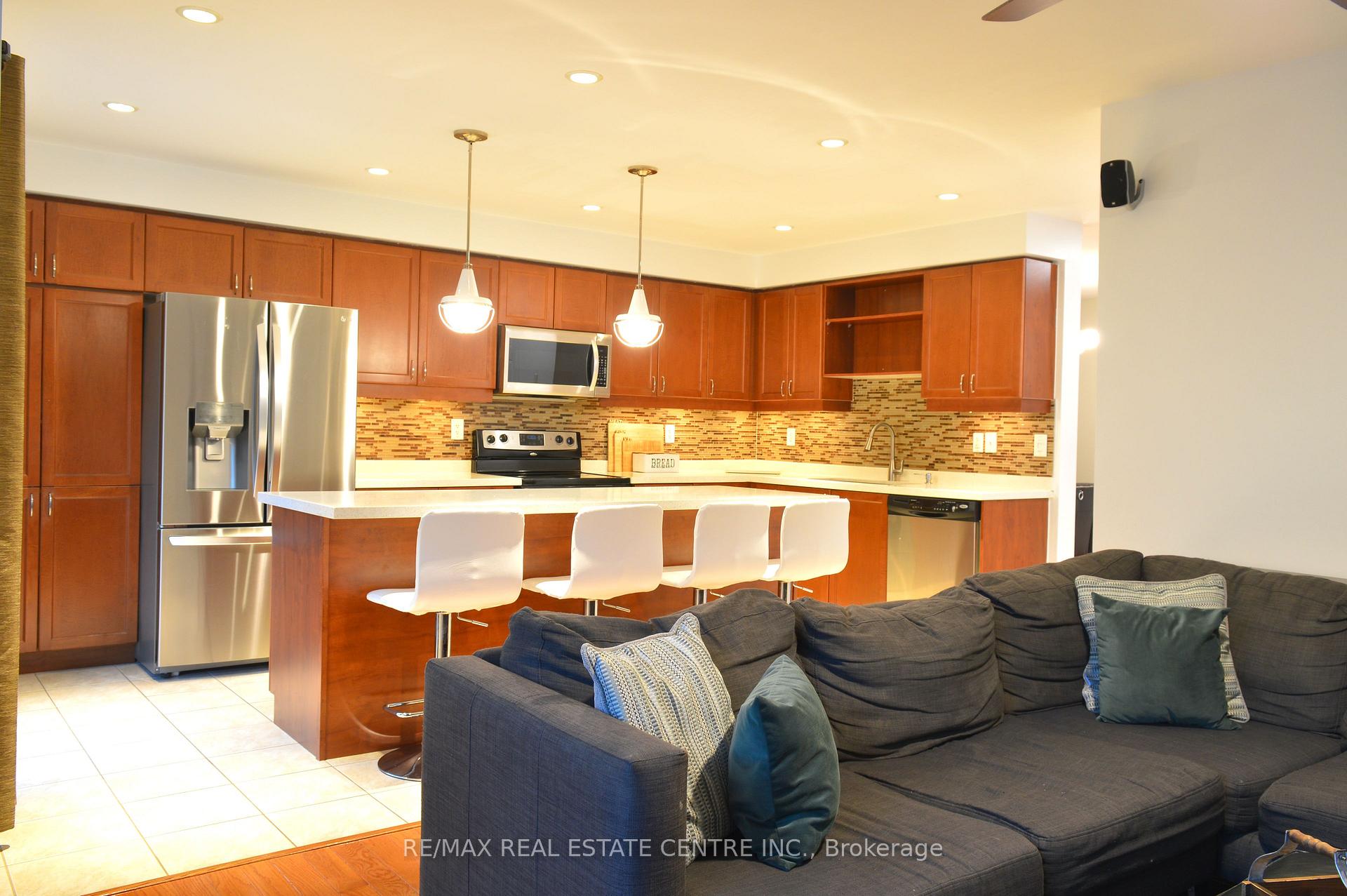 Photo 3 of 882 Mcewan Drive, Milton, Coates — HOMEH