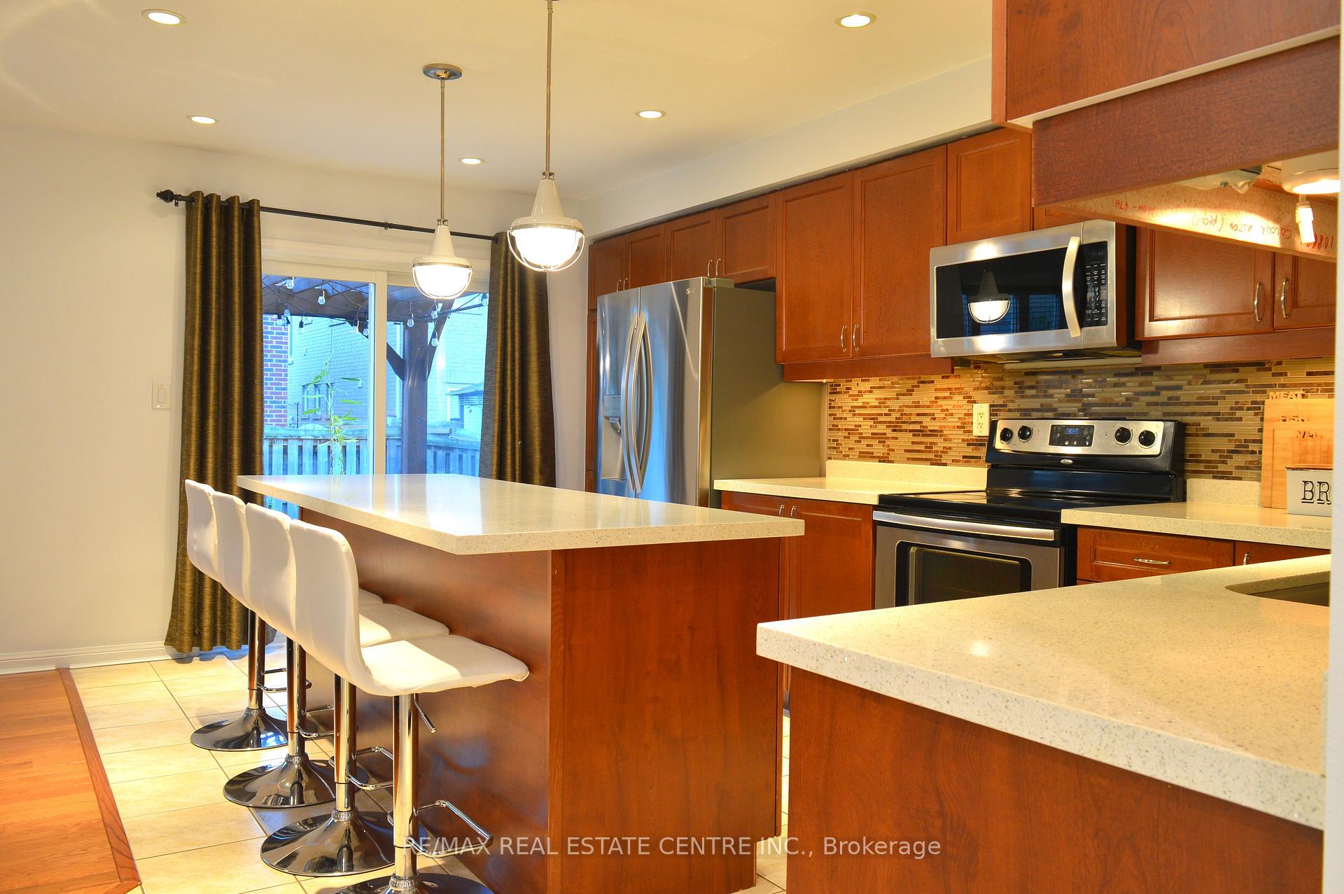 Photo 4 of 882 Mcewan Drive, Milton, Coates — HOMEH