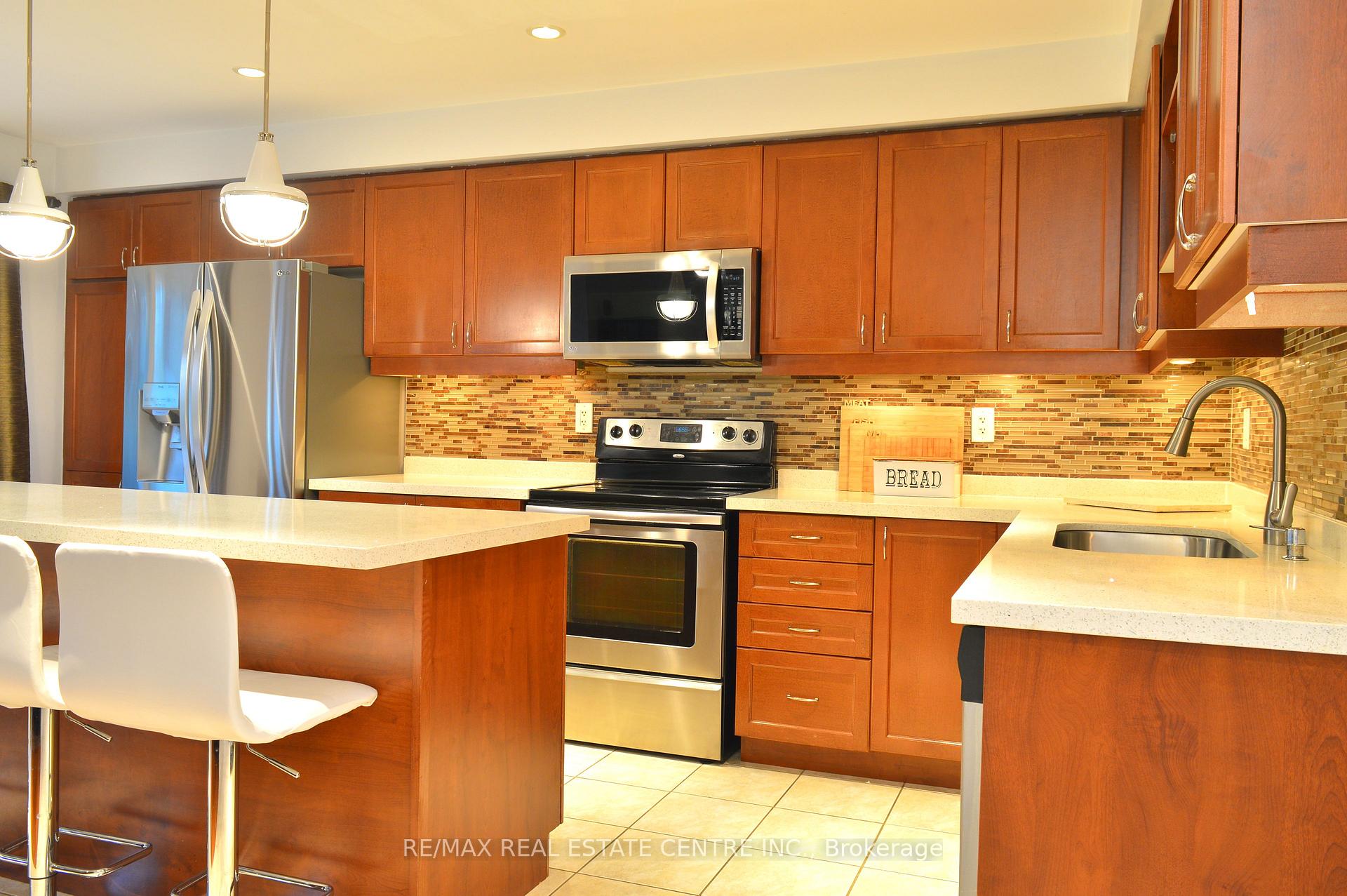 Photo 5 of 882 Mcewan Drive, Milton, Coates — HOMEH