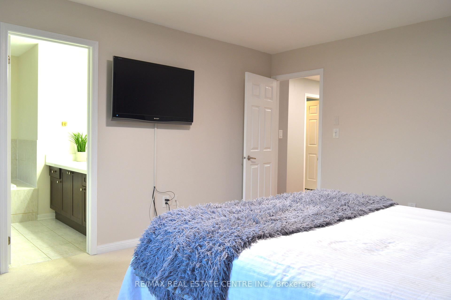 Photo 22 of 882 Mcewan Drive, Milton, Coates — HOMEH