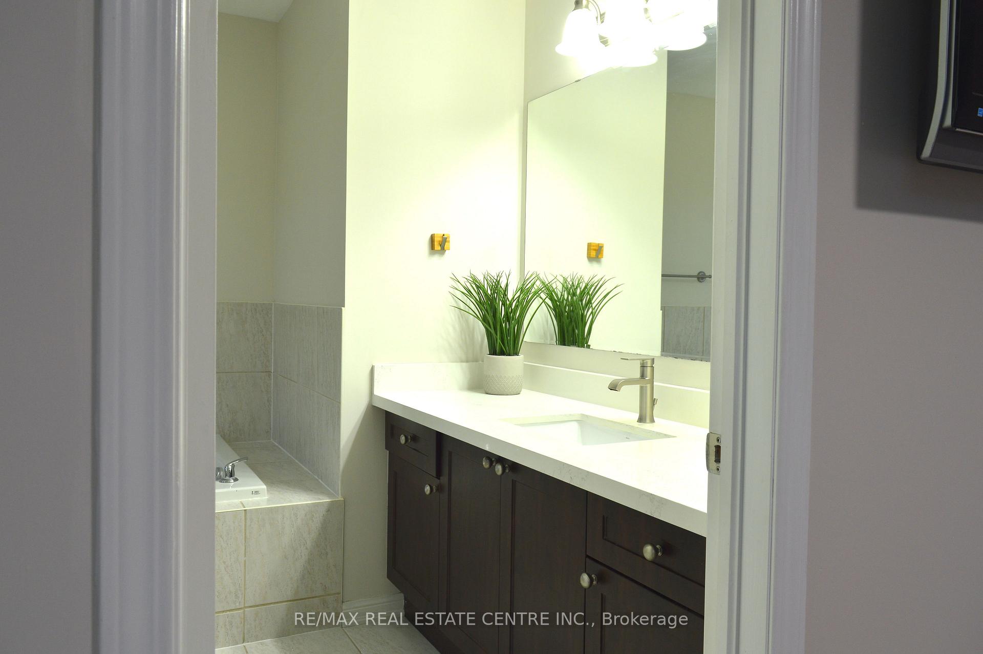 Photo 23 of 882 Mcewan Drive, Milton, Coates — HOMEH