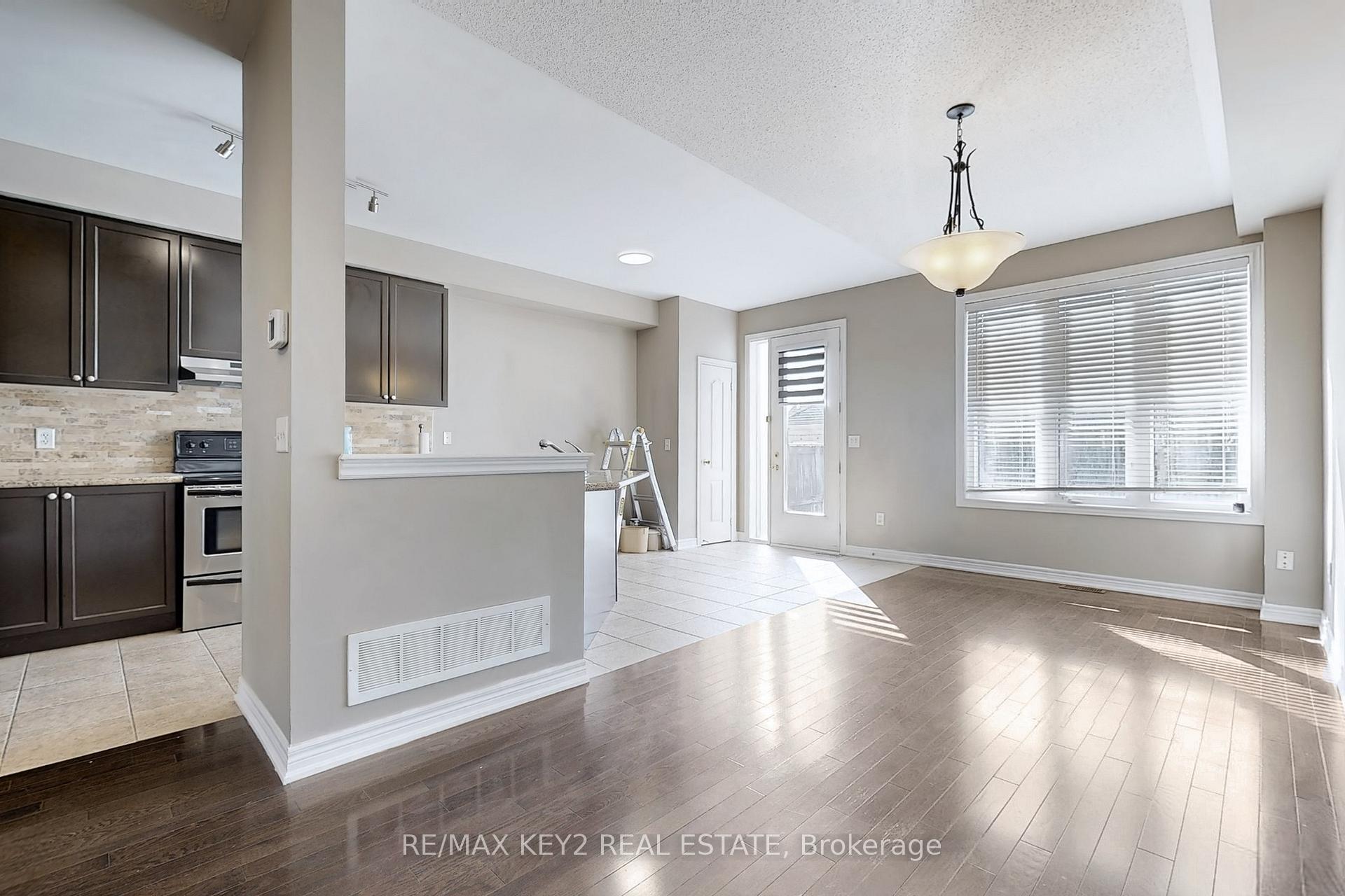 Photo 10 of 3 Knights Corner Lane, Markham, Cornell — HOMEH