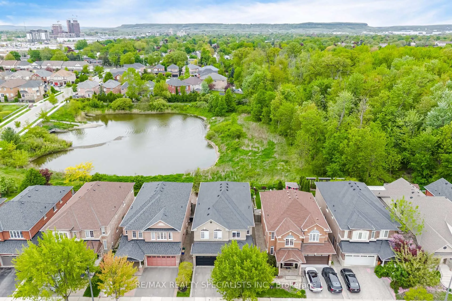 Photo 3 of 74 Robarts Drive, Milton, Dempsey — HOMEH