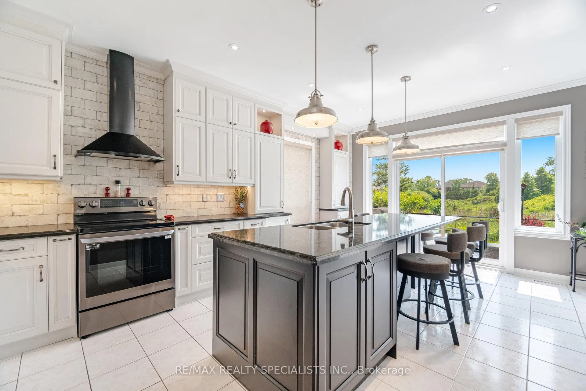 Photo 8 of 74 Robarts Drive, Milton, Dempsey — HOMEH