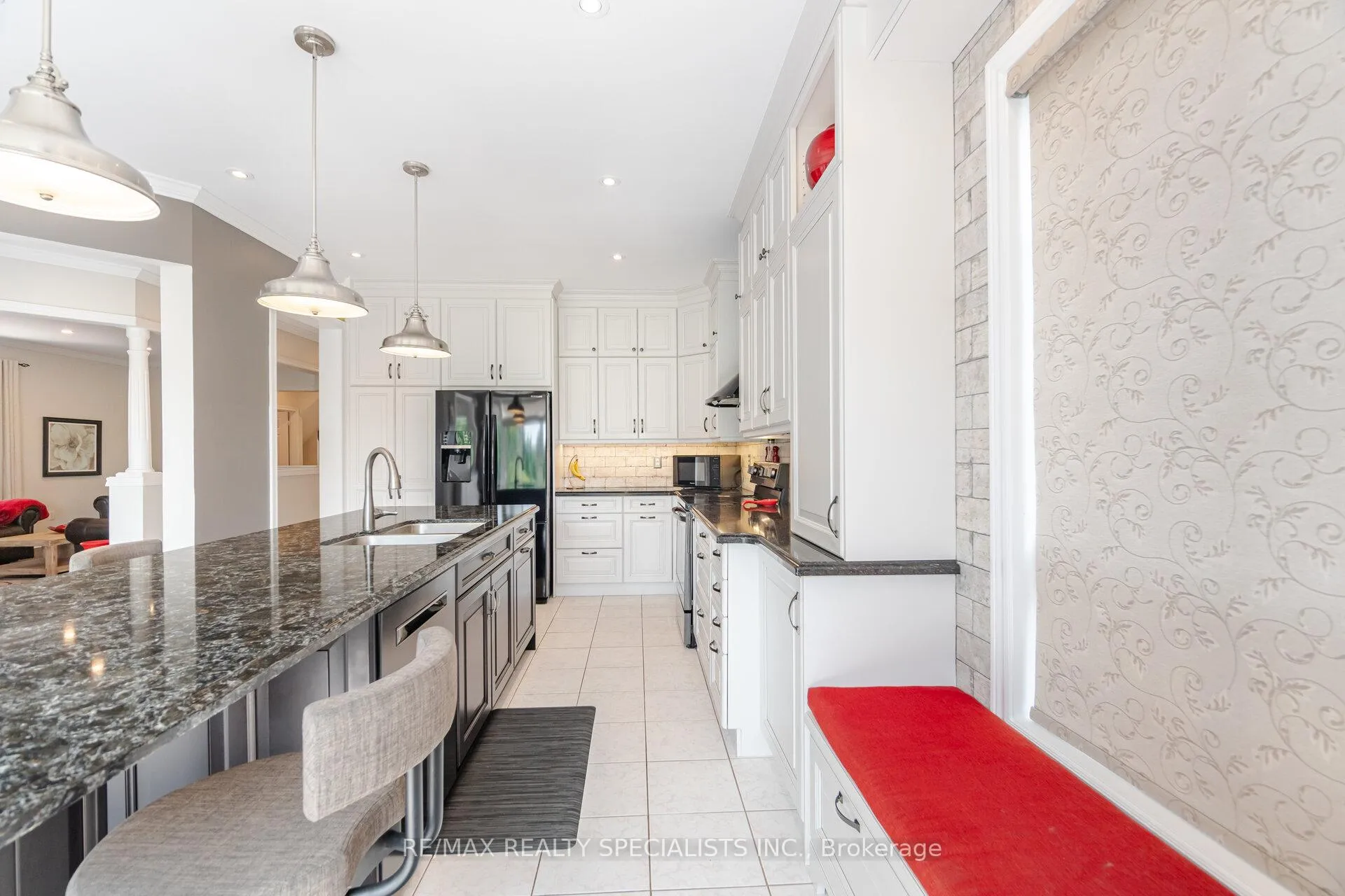 Photo 10 of 74 Robarts Drive, Milton, Dempsey — HOMEH