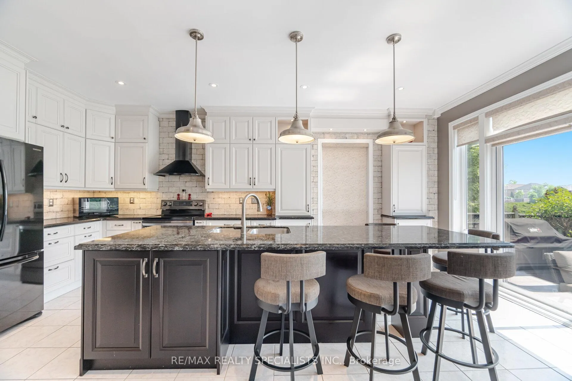 Photo 12 of 74 Robarts Drive, Milton, Dempsey — HOMEH