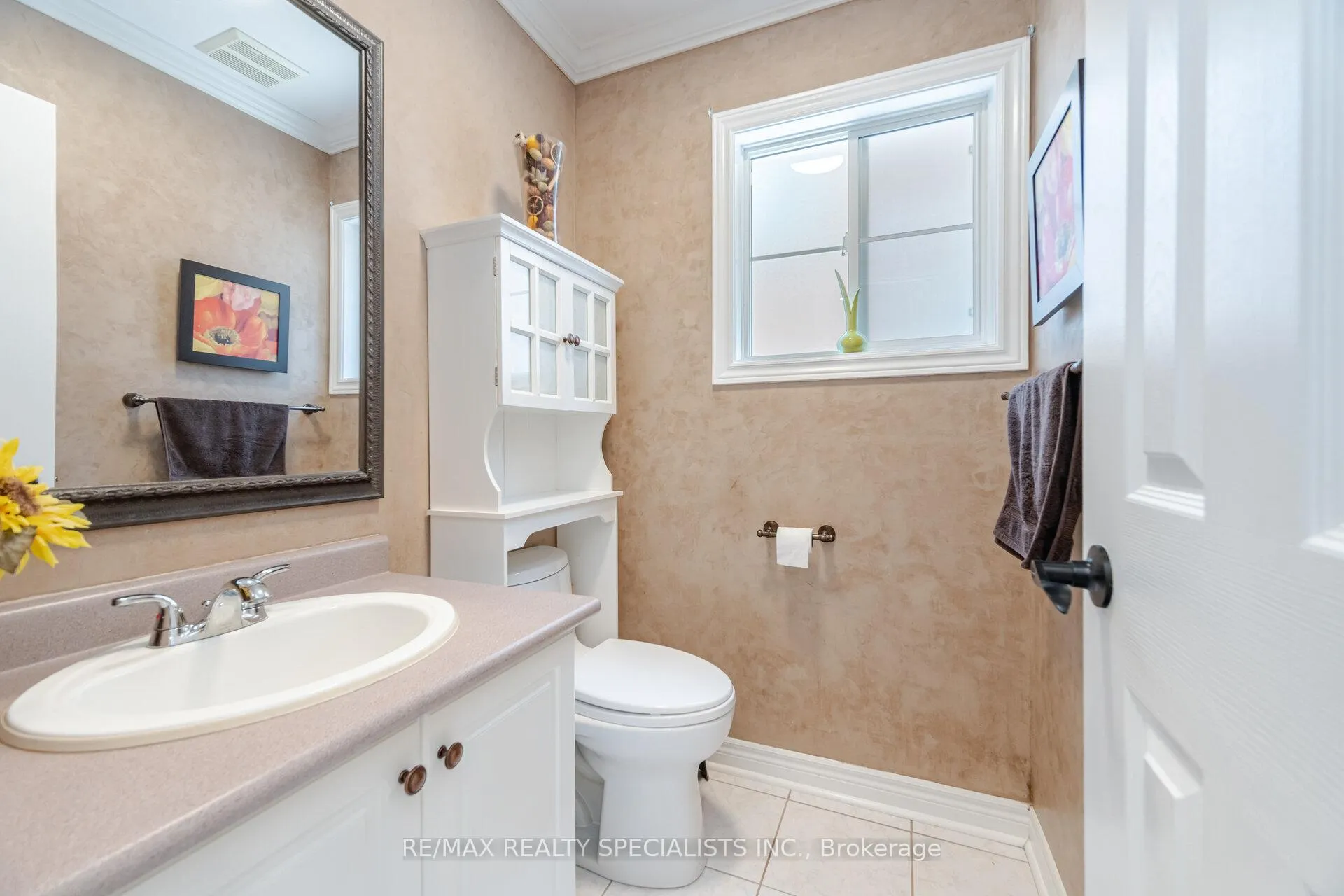 Photo 15 of 74 Robarts Drive, Milton, Dempsey — HOMEH
