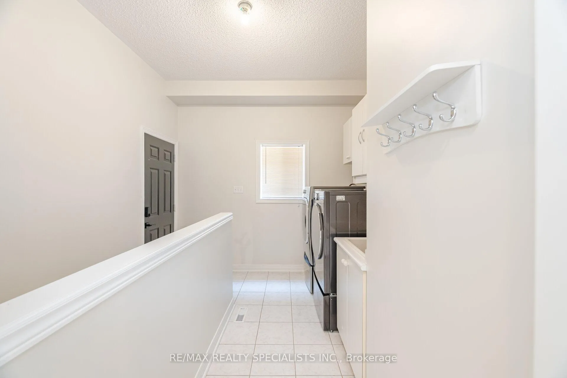 Photo 16 of 74 Robarts Drive, Milton, Dempsey — HOMEH