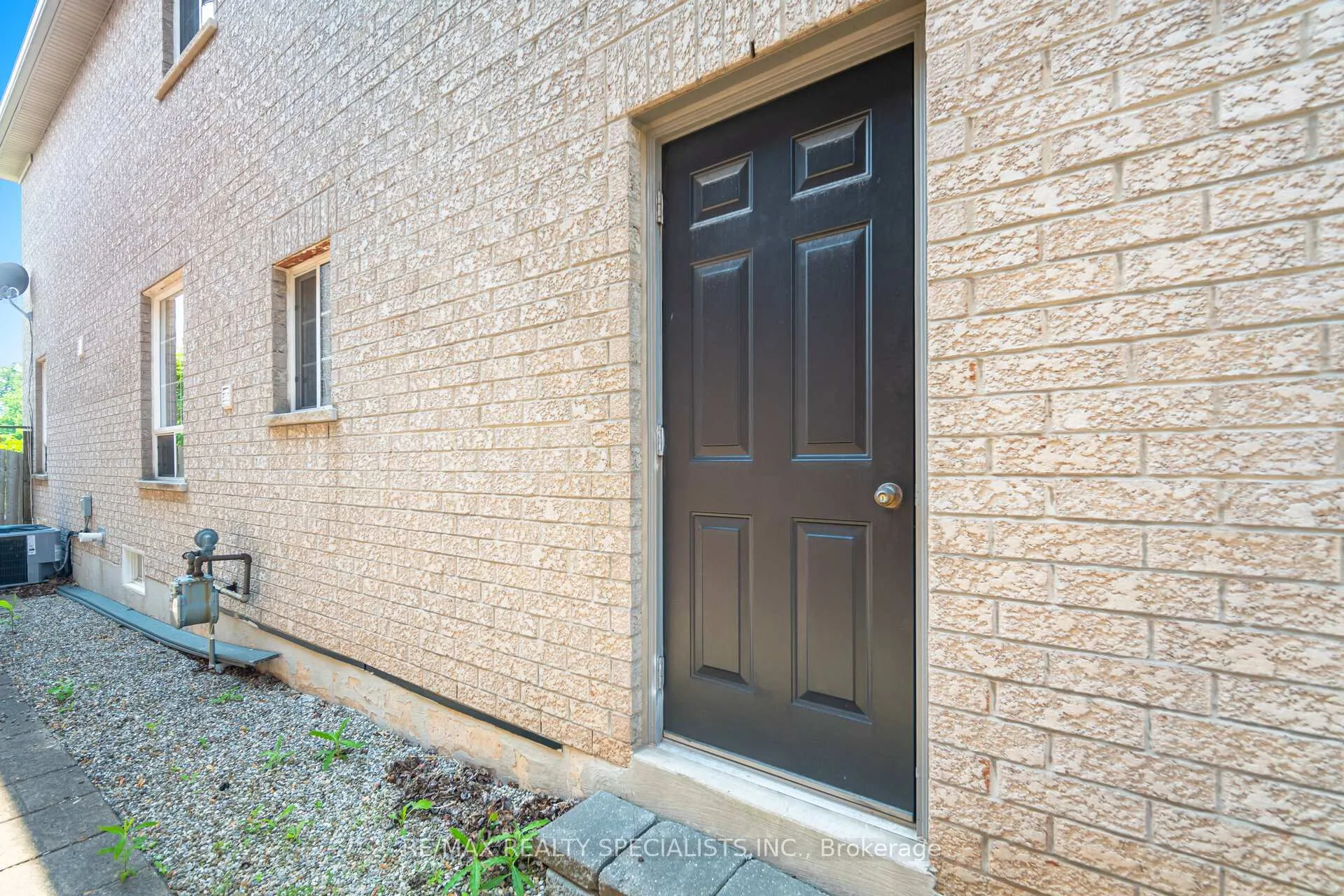 Photo 17 of 74 Robarts Drive, Milton, Dempsey — HOMEH