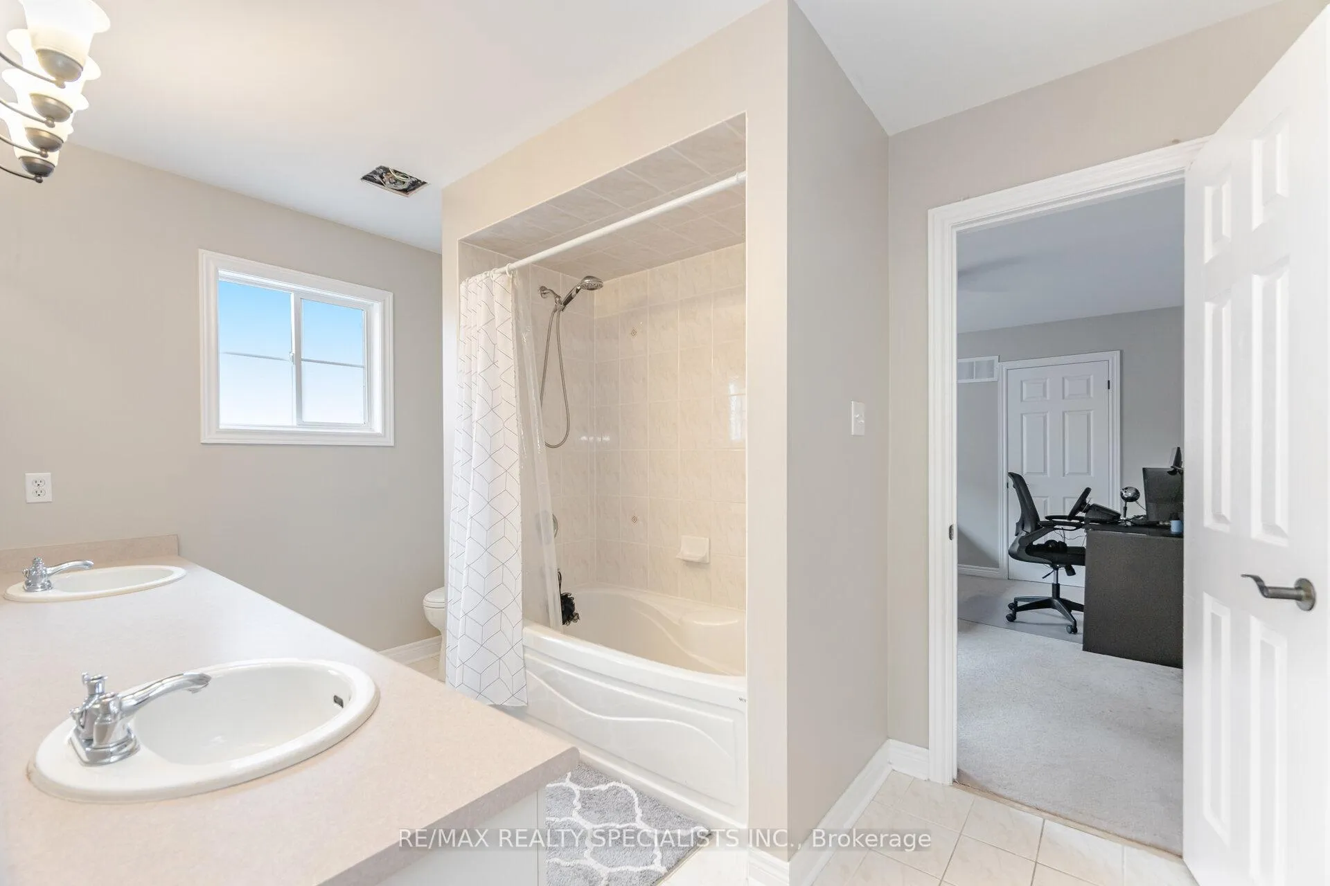 Photo 28 of 74 Robarts Drive, Milton, Dempsey — HOMEH