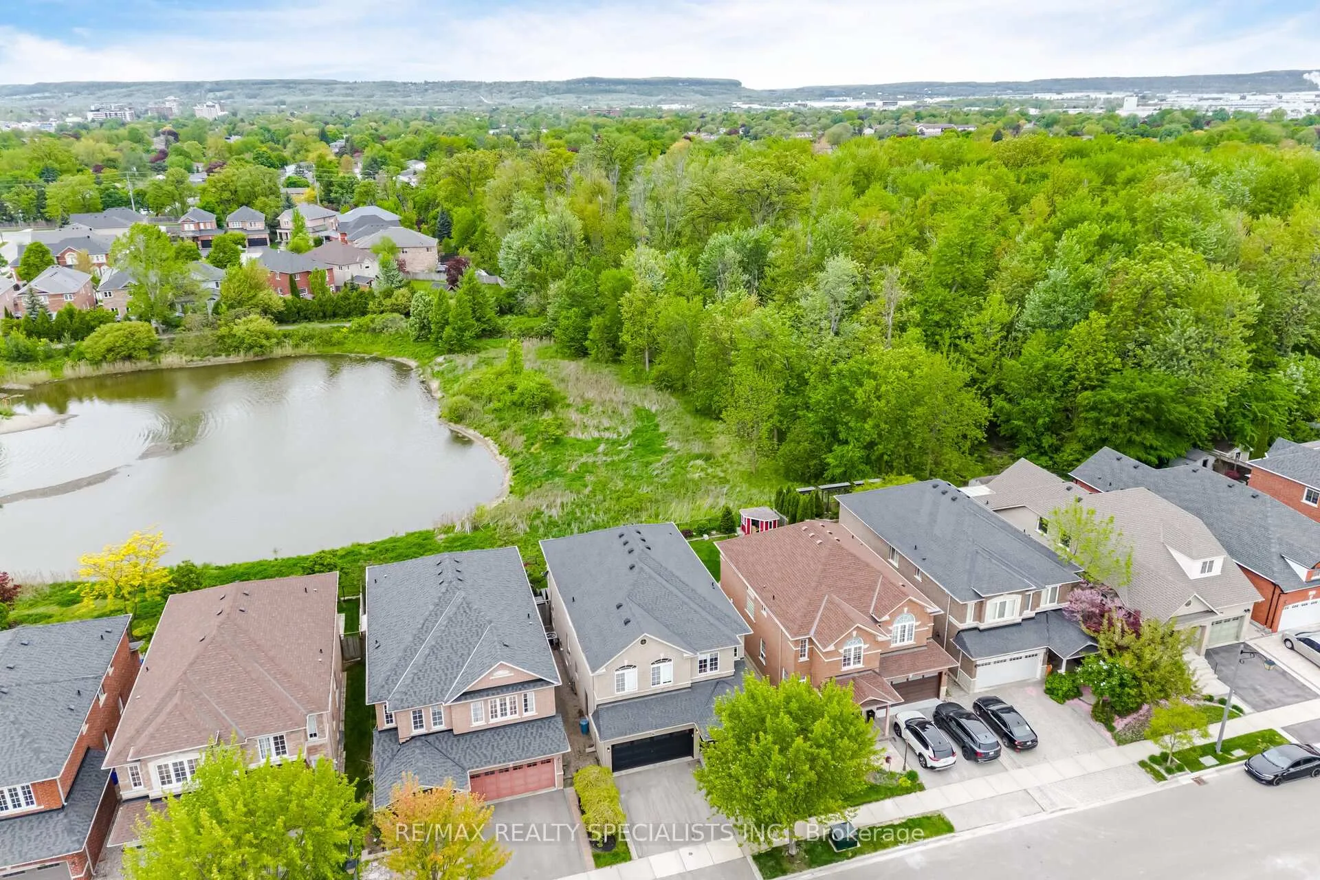 Photo 45 of 74 Robarts Drive, Milton, Dempsey — HOMEH