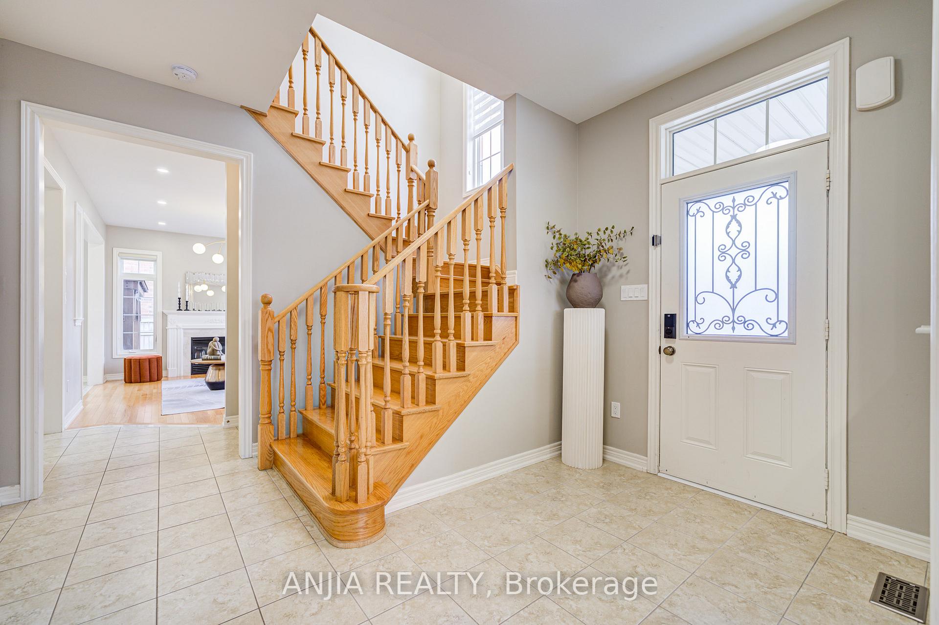Photo 7 of 78 Christian Ritter Drive, Markham, Berczy — HOMEH