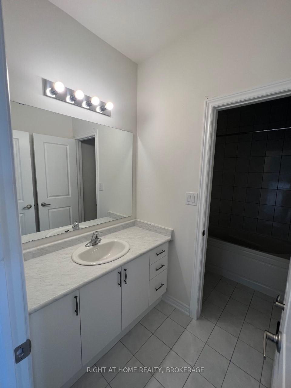 Photo 10 of 91 Great Falls Boulevard, Hamilton, Waterdown — HOMEH