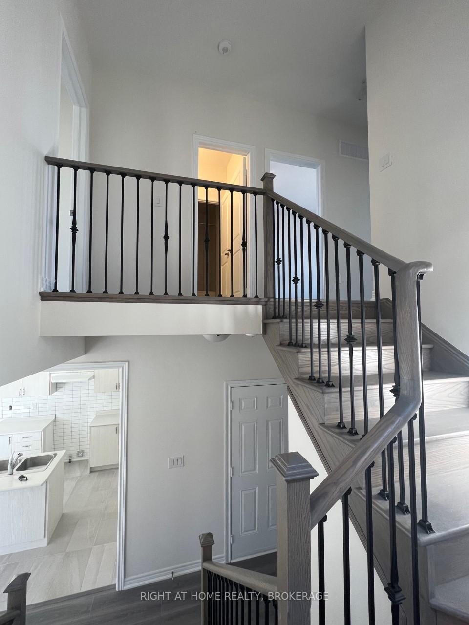 Photo 11 of 91 Great Falls Boulevard, Hamilton, Waterdown — HOMEH