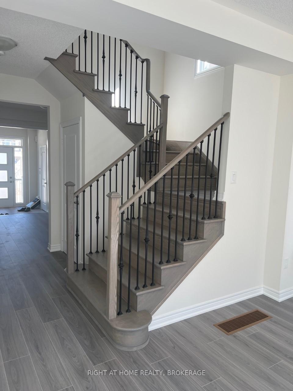 Photo 15 of 91 Great Falls Boulevard, Hamilton, Waterdown — HOMEH