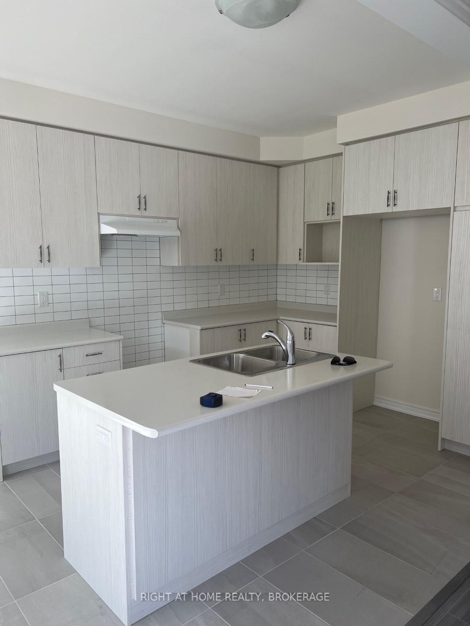 Photo 17 of 91 Great Falls Boulevard, Hamilton, Waterdown — HOMEH