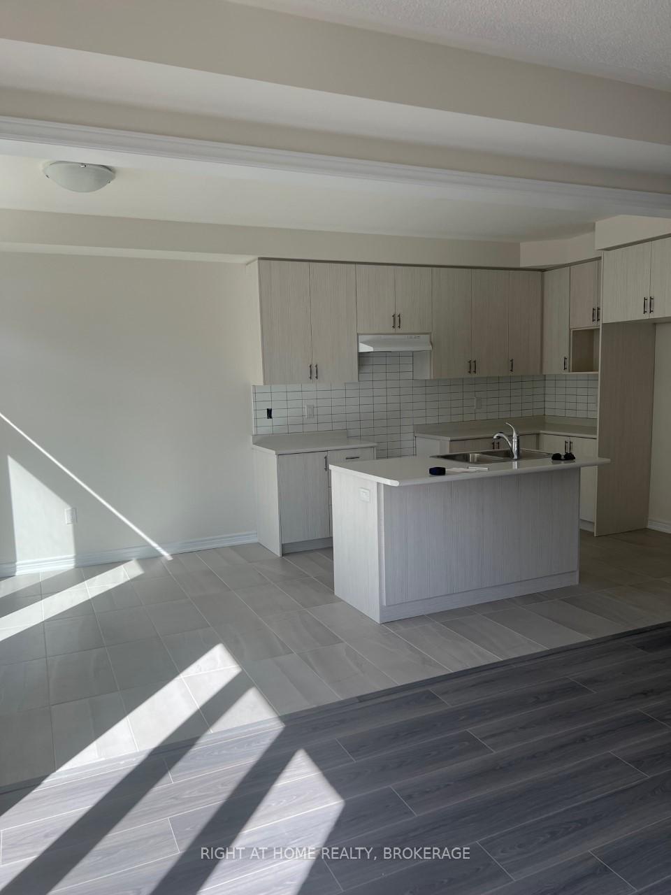 Photo 19 of 91 Great Falls Boulevard, Hamilton, Waterdown — HOMEH