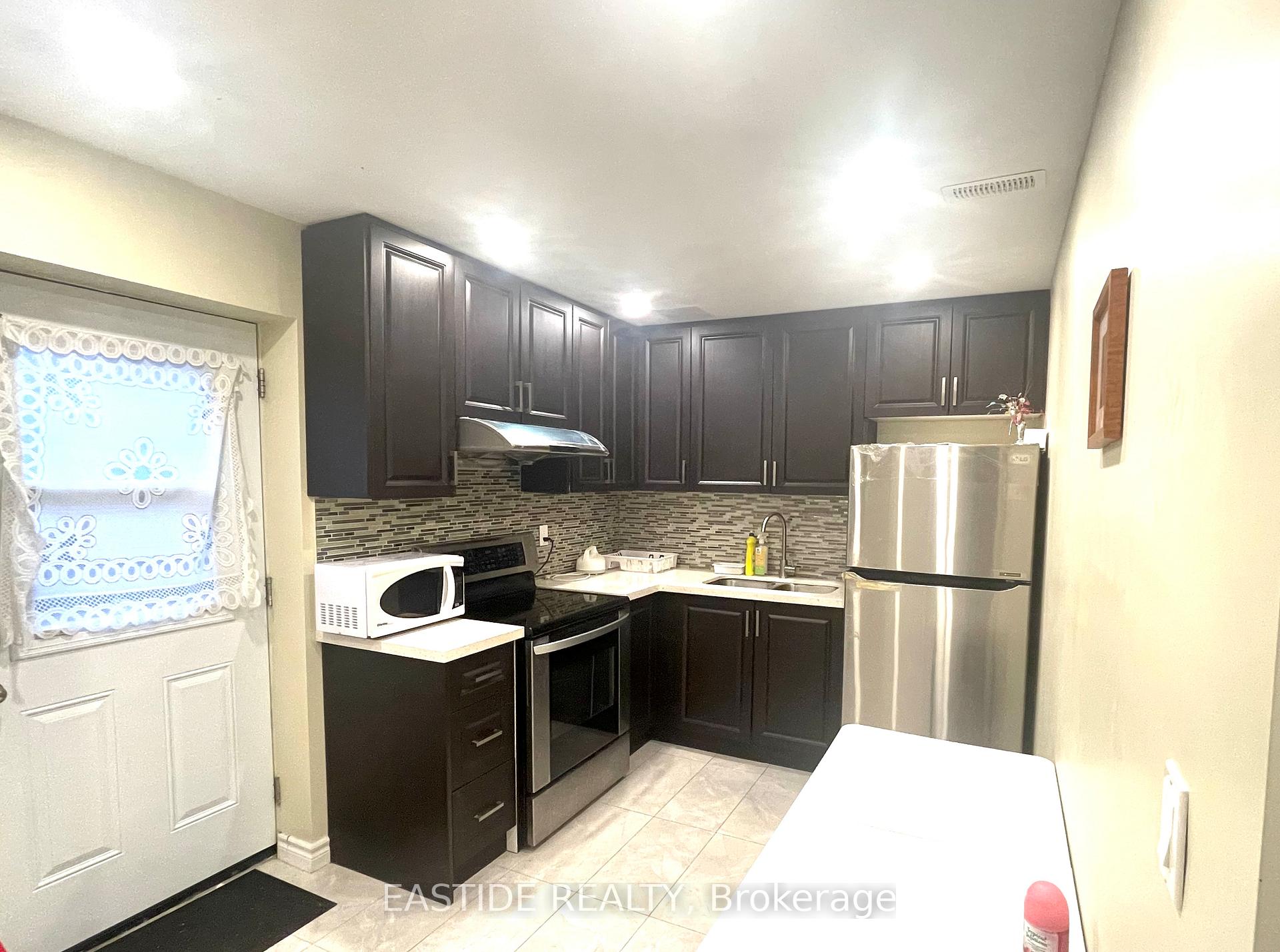 Photo 5 of 1 Richard Maynard Crescent, Markham, Unionville — HOMEH