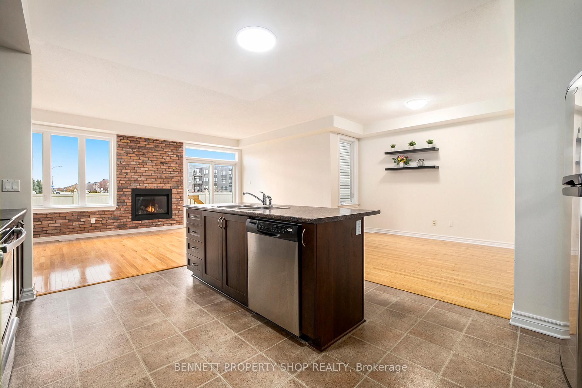 Photo 5 of 917 Whiteford Way, Ottawa, Kanata - Emerald Meadows/Trailwest — HOMEH