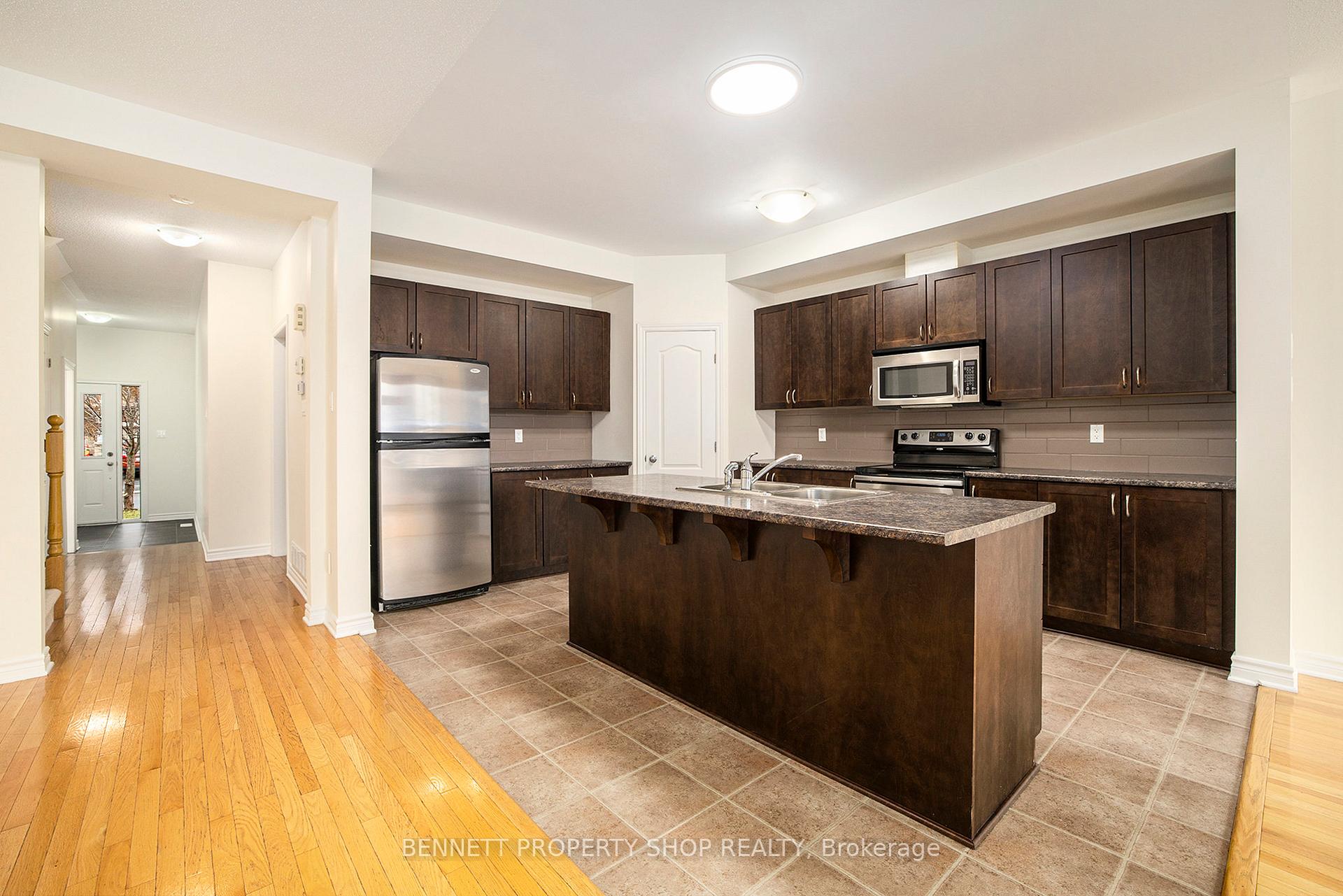 Photo 6 of 917 Whiteford Way, Ottawa, Kanata - Emerald Meadows/Trailwest — HOMEH
