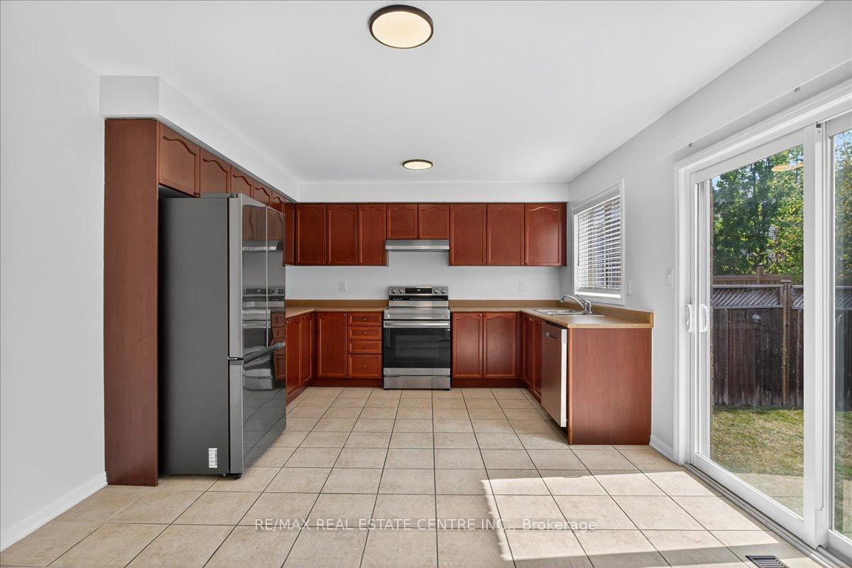 Photo 5 of 832 Bessy Trail, Milton, Coates — HOMEH