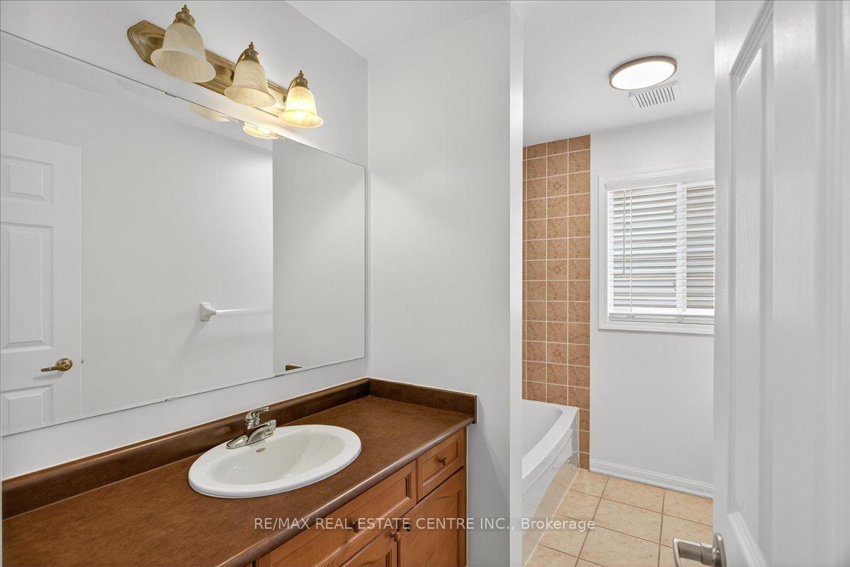Photo 26 of 832 Bessy Trail, Milton, Coates — HOMEH