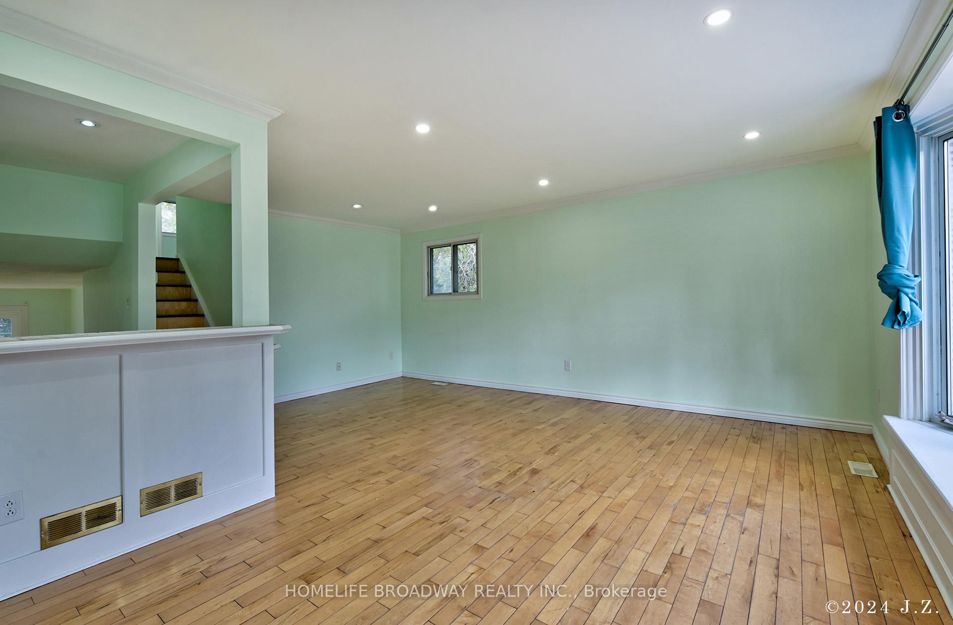 Photo 5 of 42 Sciberras Road, Markham, Unionville — HOMEH