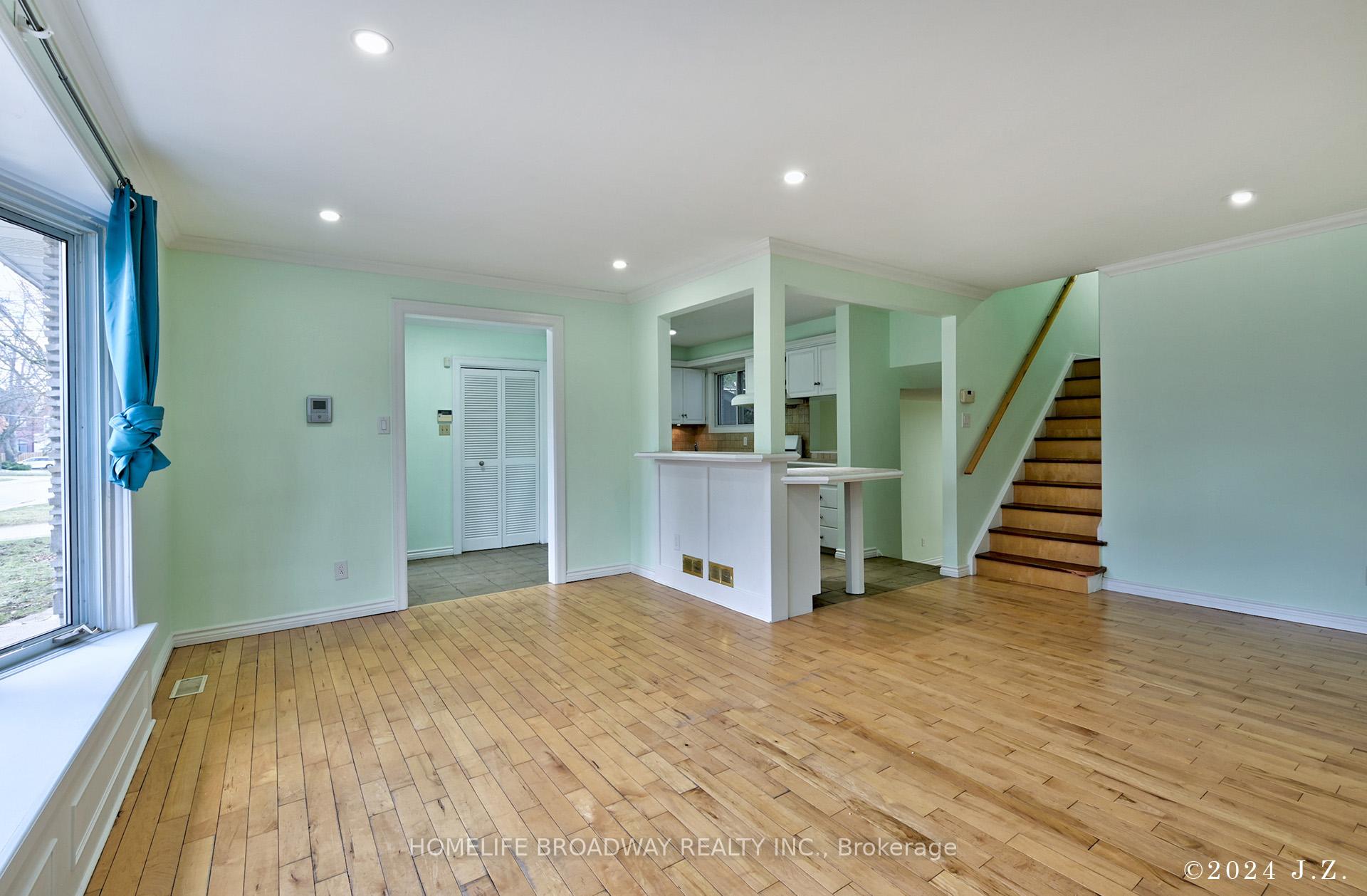 Photo 6 of 42 Sciberras Road, Markham, Unionville — HOMEH