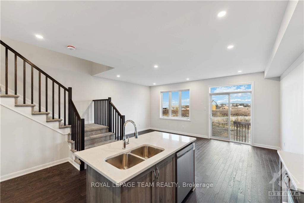 Photo 6 of 706 Fairline Row, Ottawa, Kanata - Emerald Meadows/Trailwest — HOMEH