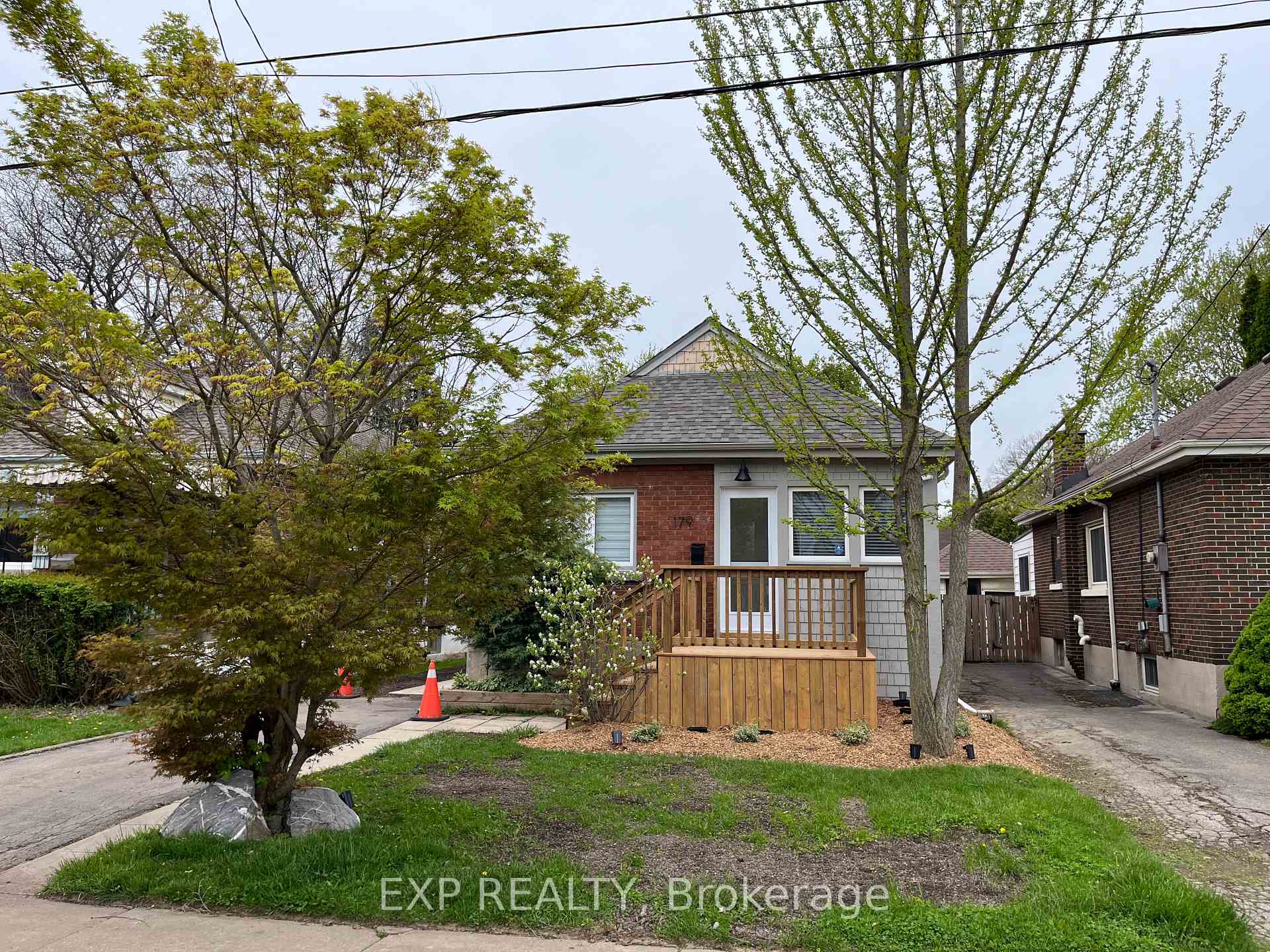 Front of Unit Upper, 179 Paradise Road N