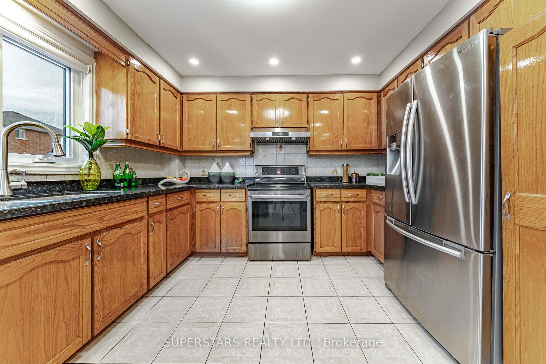 Photo 9 of 27 Avoca Drive, Markham, Village Green-South Unionville — HOMEH