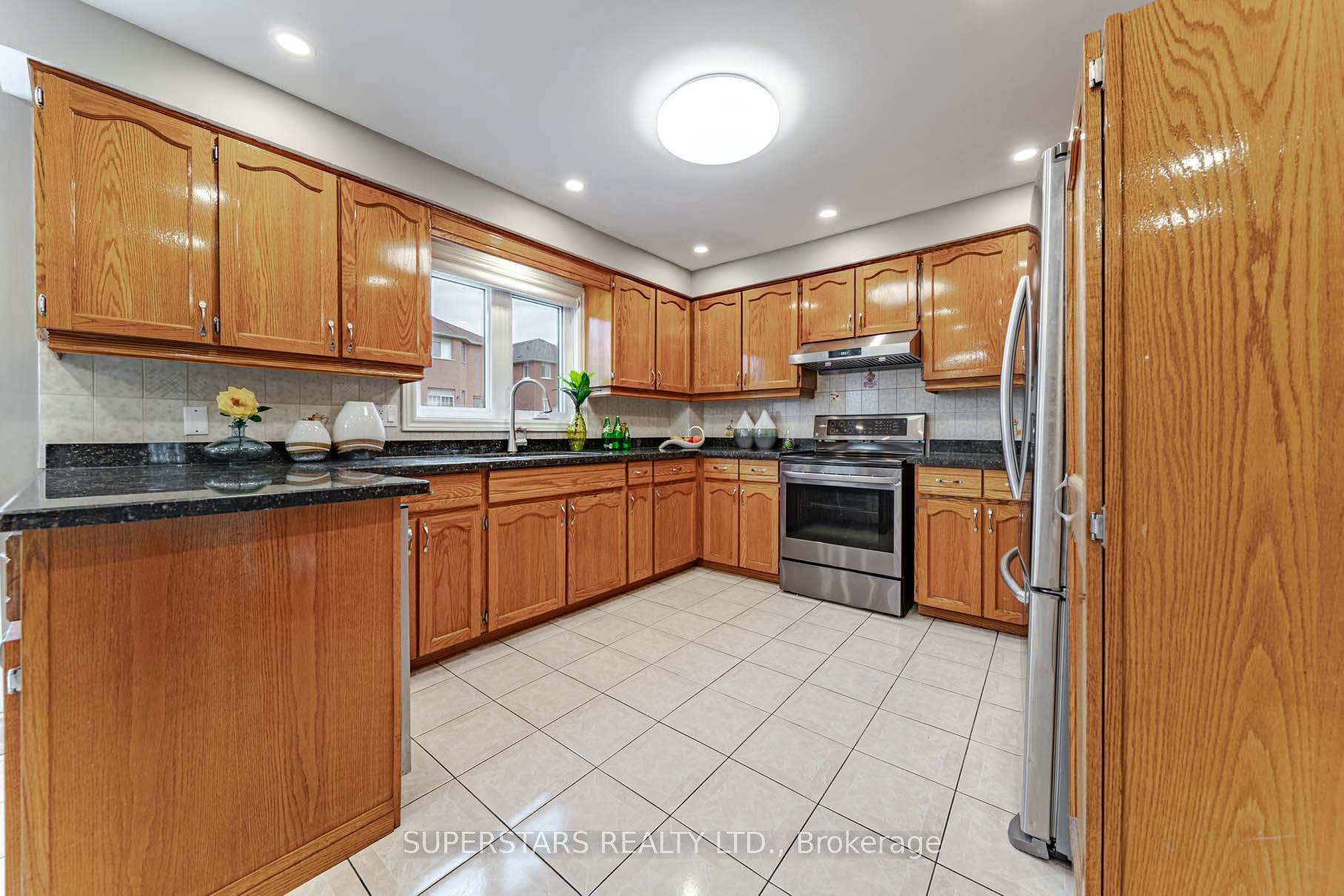 Photo 10 of 27 Avoca Drive, Markham, Village Green-South Unionville — HOMEH