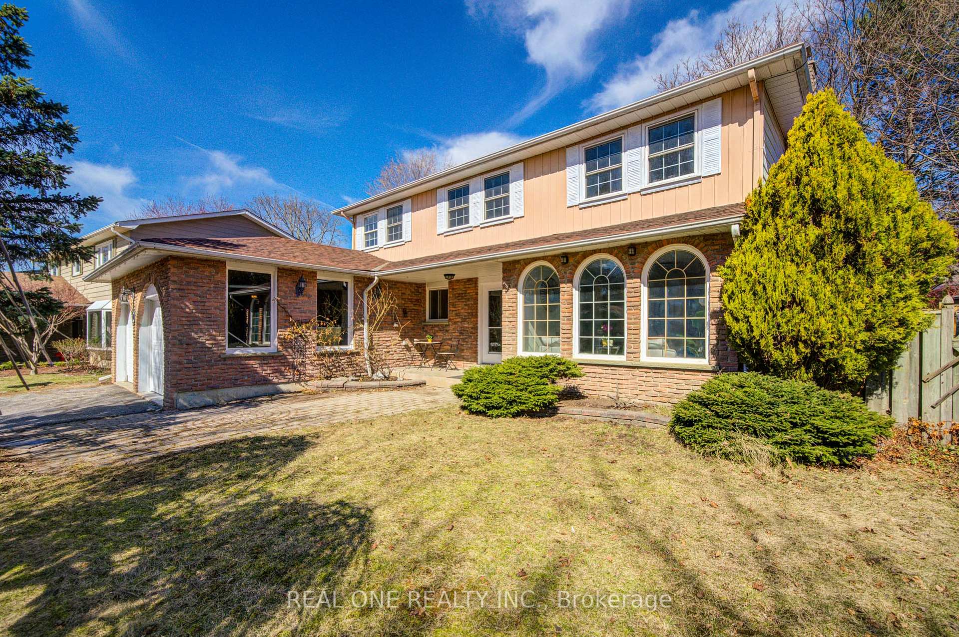 Photo 3 of 41 Sir Constantine Drive, Markham, Markham Village — HOMEH