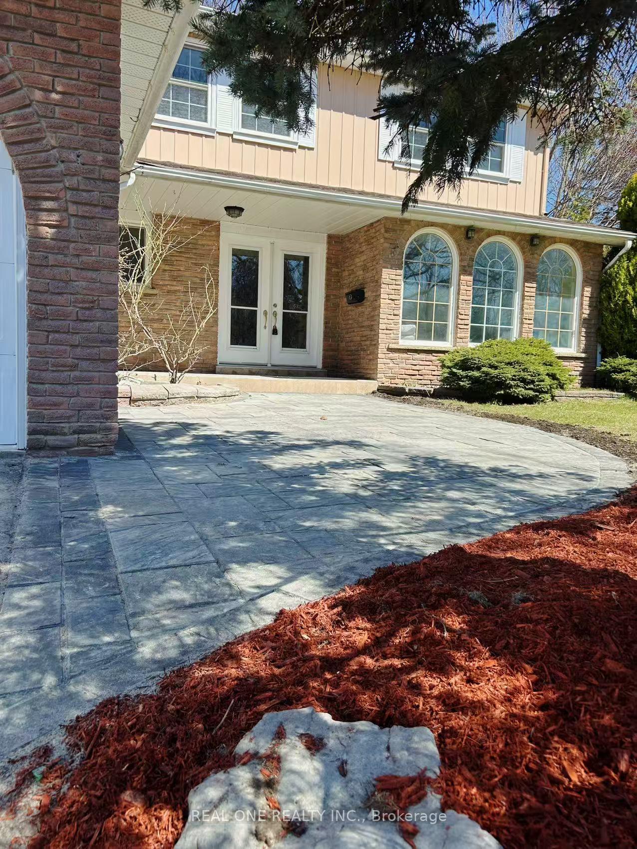 Photo 4 of 41 Sir Constantine Drive, Markham, Markham Village — HOMEH