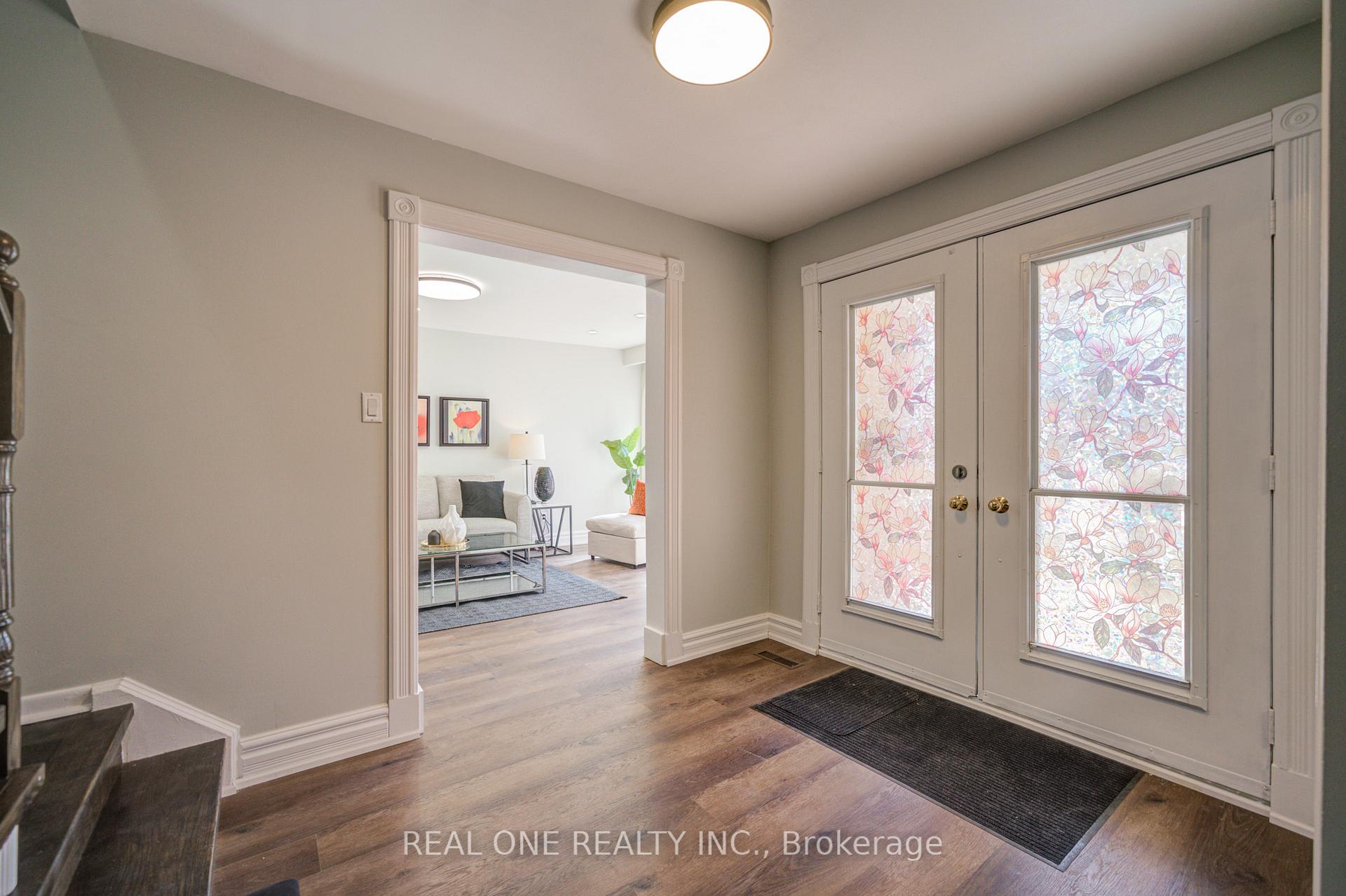 Photo 7 of 41 Sir Constantine Drive, Markham, Markham Village — HOMEH