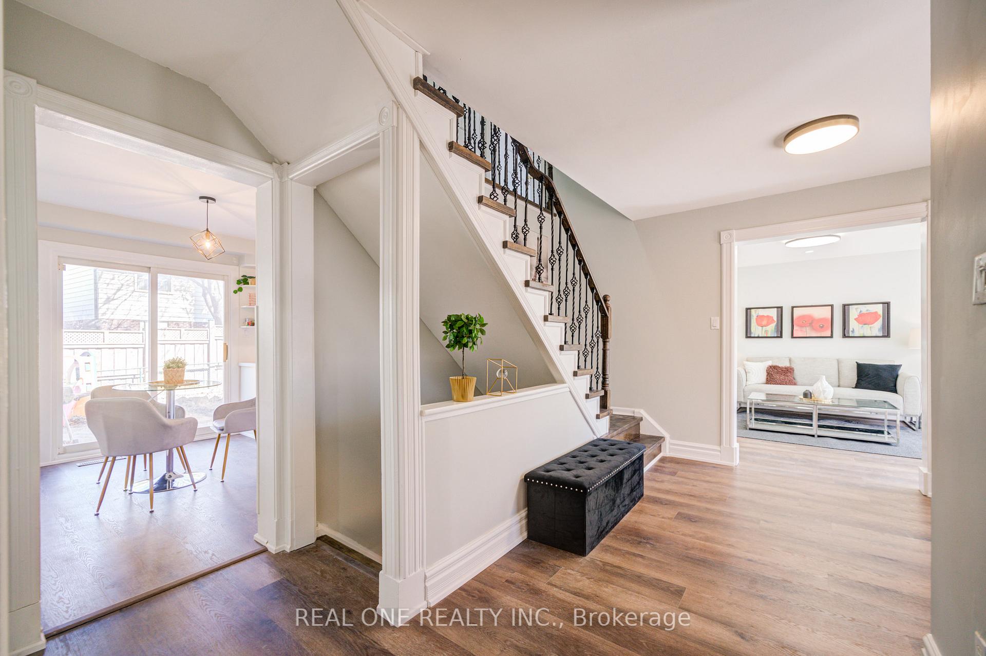Photo 8 of 41 Sir Constantine Drive, Markham, Markham Village — HOMEH