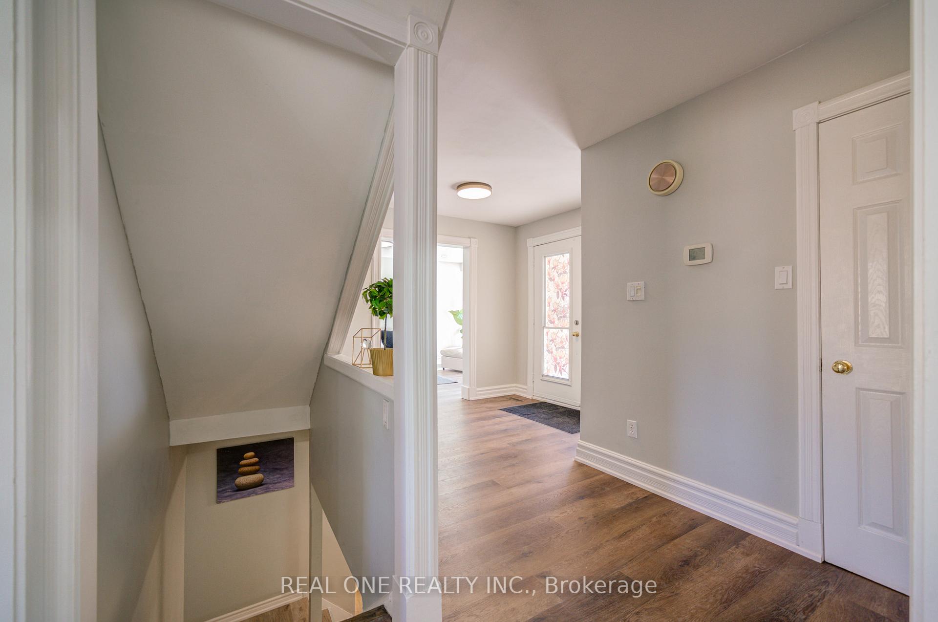 Photo 9 of 41 Sir Constantine Drive, Markham, Markham Village — HOMEH