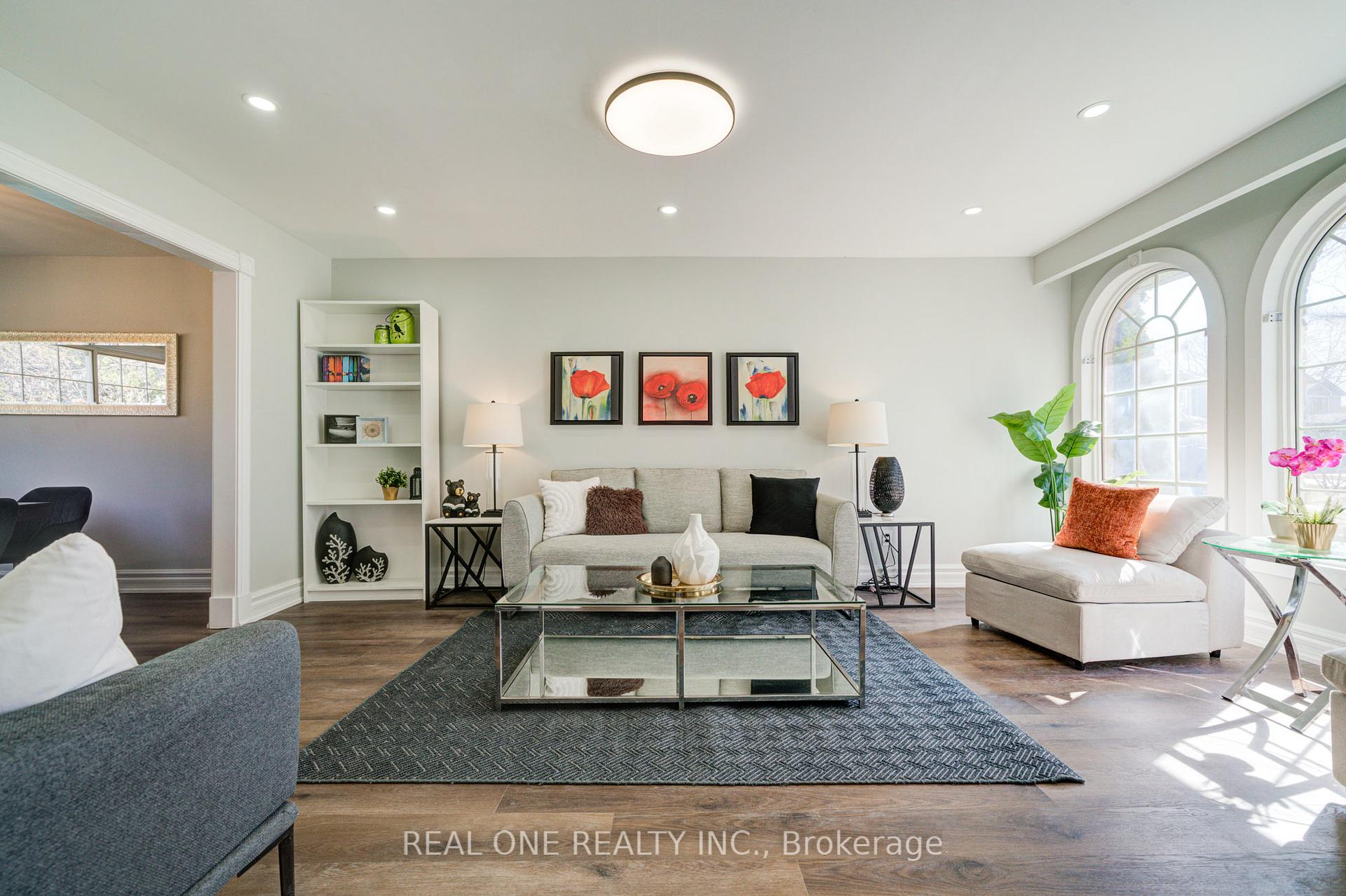 Photo 10 of 41 Sir Constantine Drive, Markham, Markham Village — HOMEH