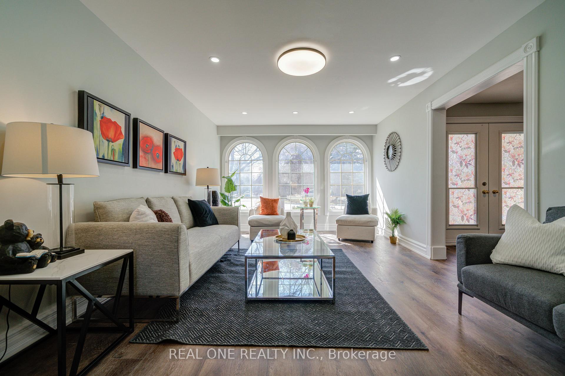 Photo 11 of 41 Sir Constantine Drive, Markham, Markham Village — HOMEH