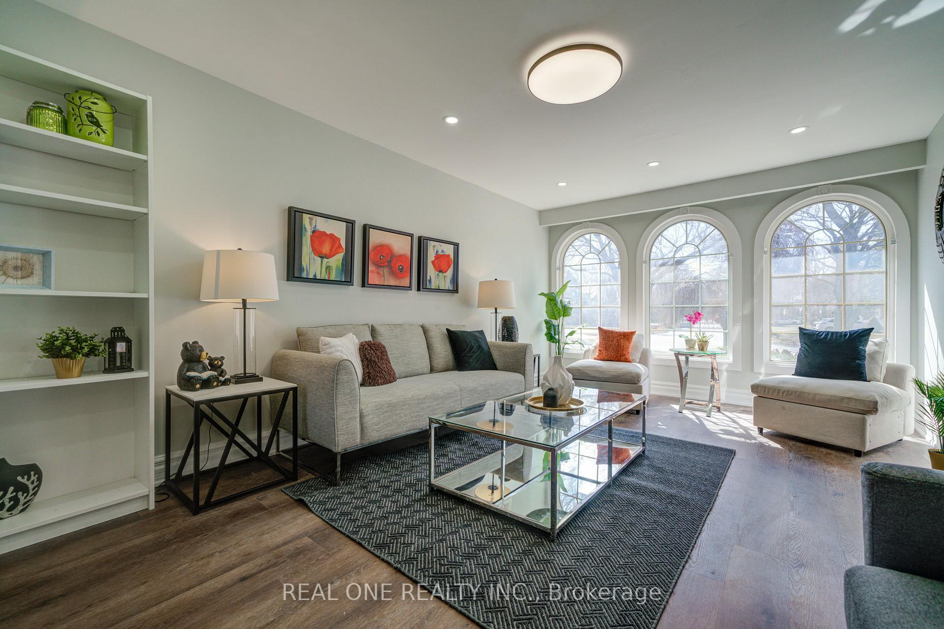 Photo 12 of 41 Sir Constantine Drive, Markham, Markham Village — HOMEH