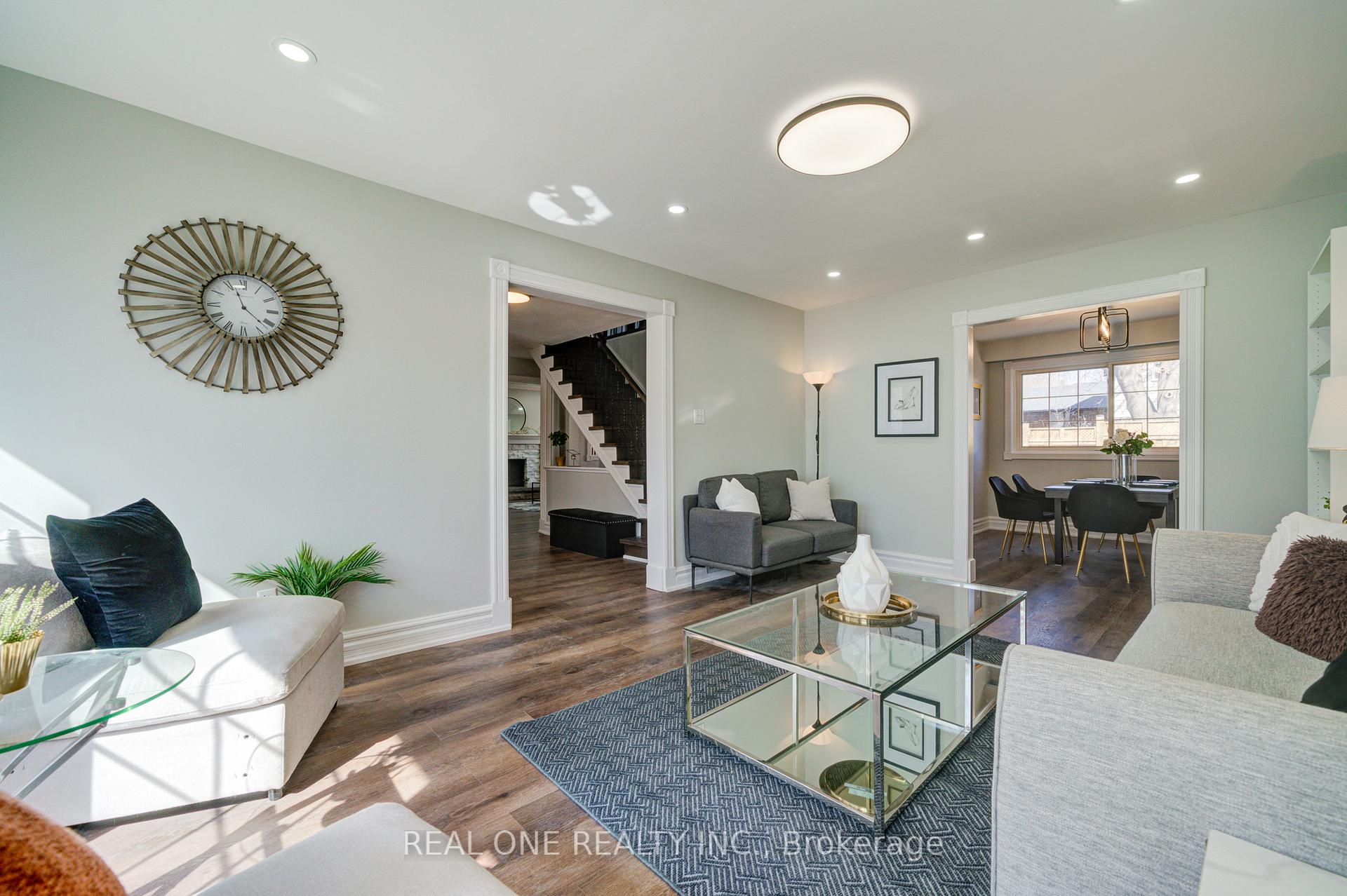 Photo 13 of 41 Sir Constantine Drive, Markham, Markham Village — HOMEH