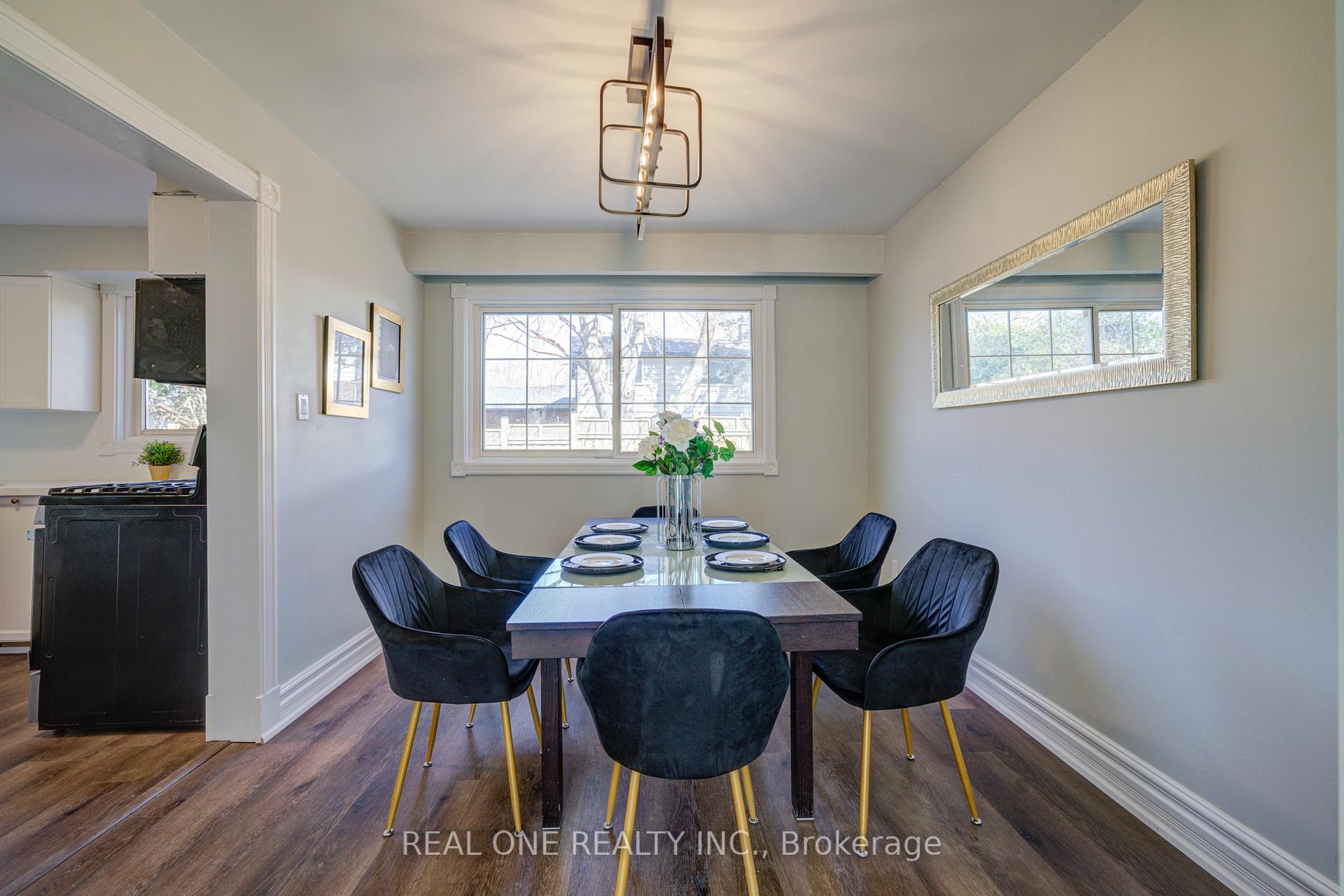 Photo 14 of 41 Sir Constantine Drive, Markham, Markham Village — HOMEH