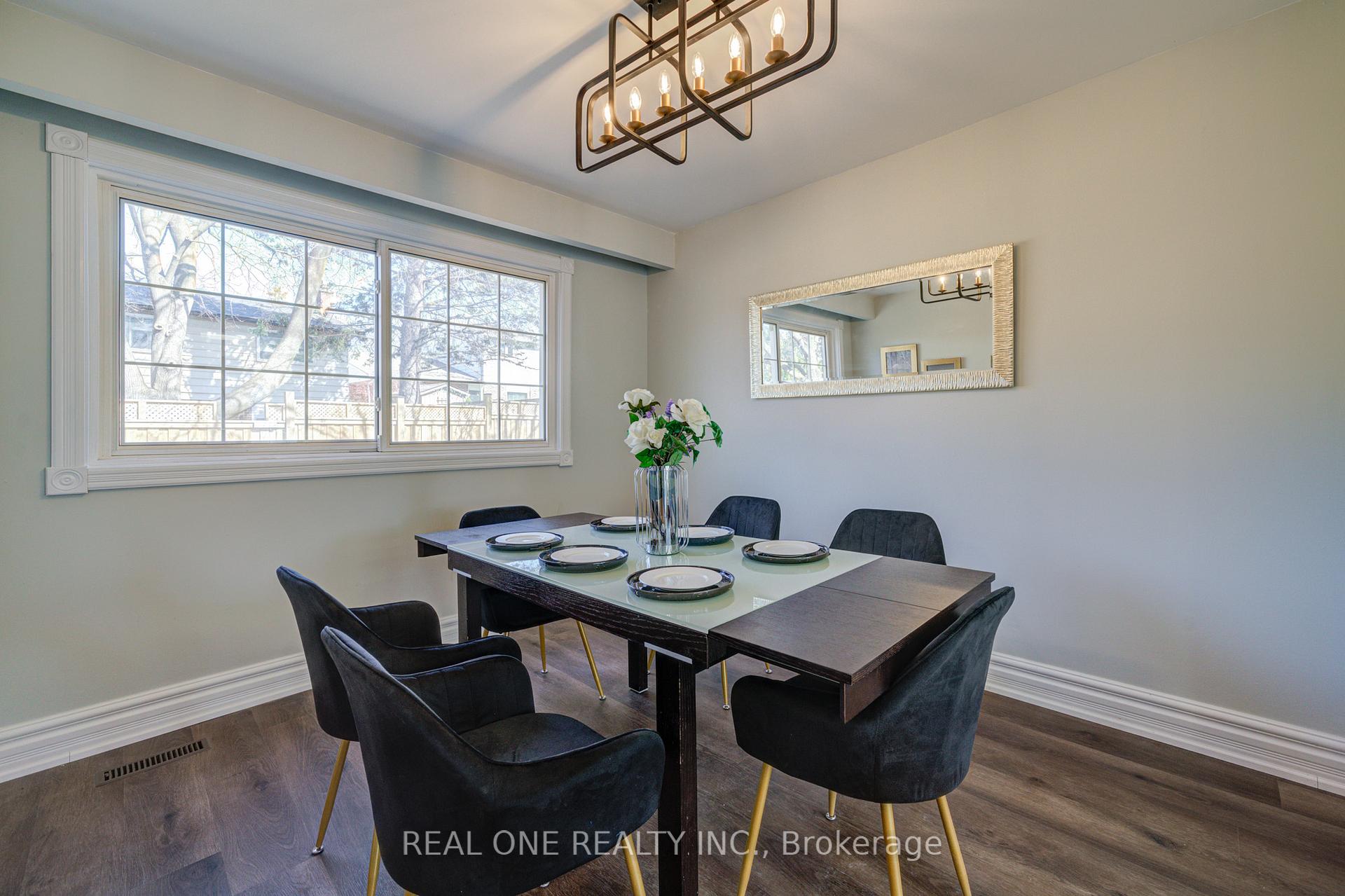 Photo 15 of 41 Sir Constantine Drive, Markham, Markham Village — HOMEH