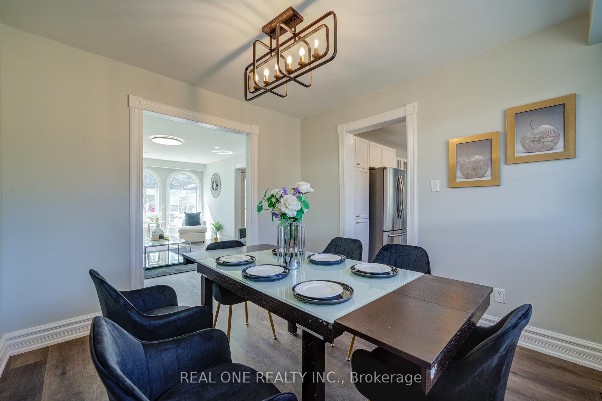 Photo 16 of 41 Sir Constantine Drive, Markham, Markham Village — HOMEH