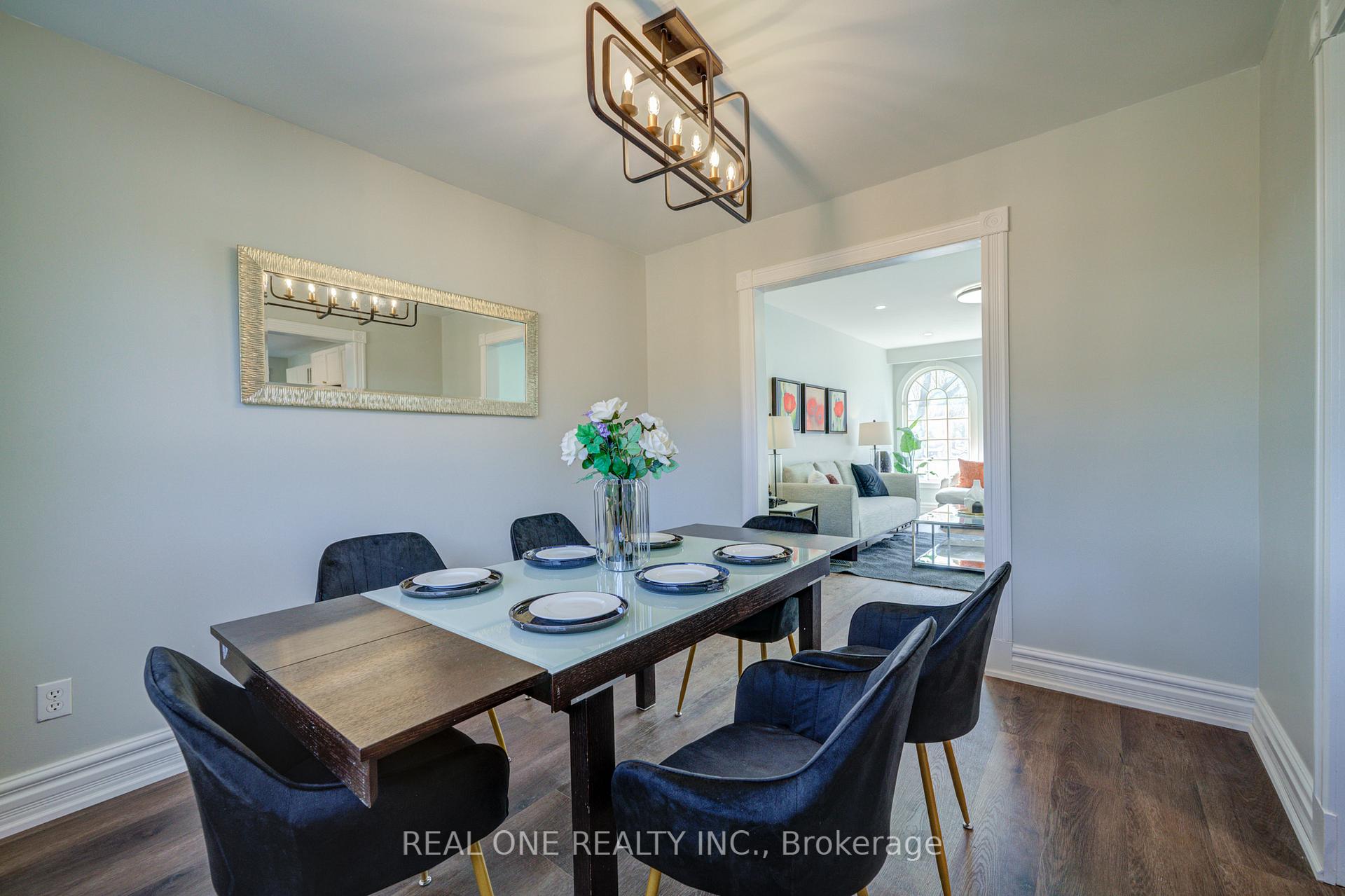 Photo 17 of 41 Sir Constantine Drive, Markham, Markham Village — HOMEH