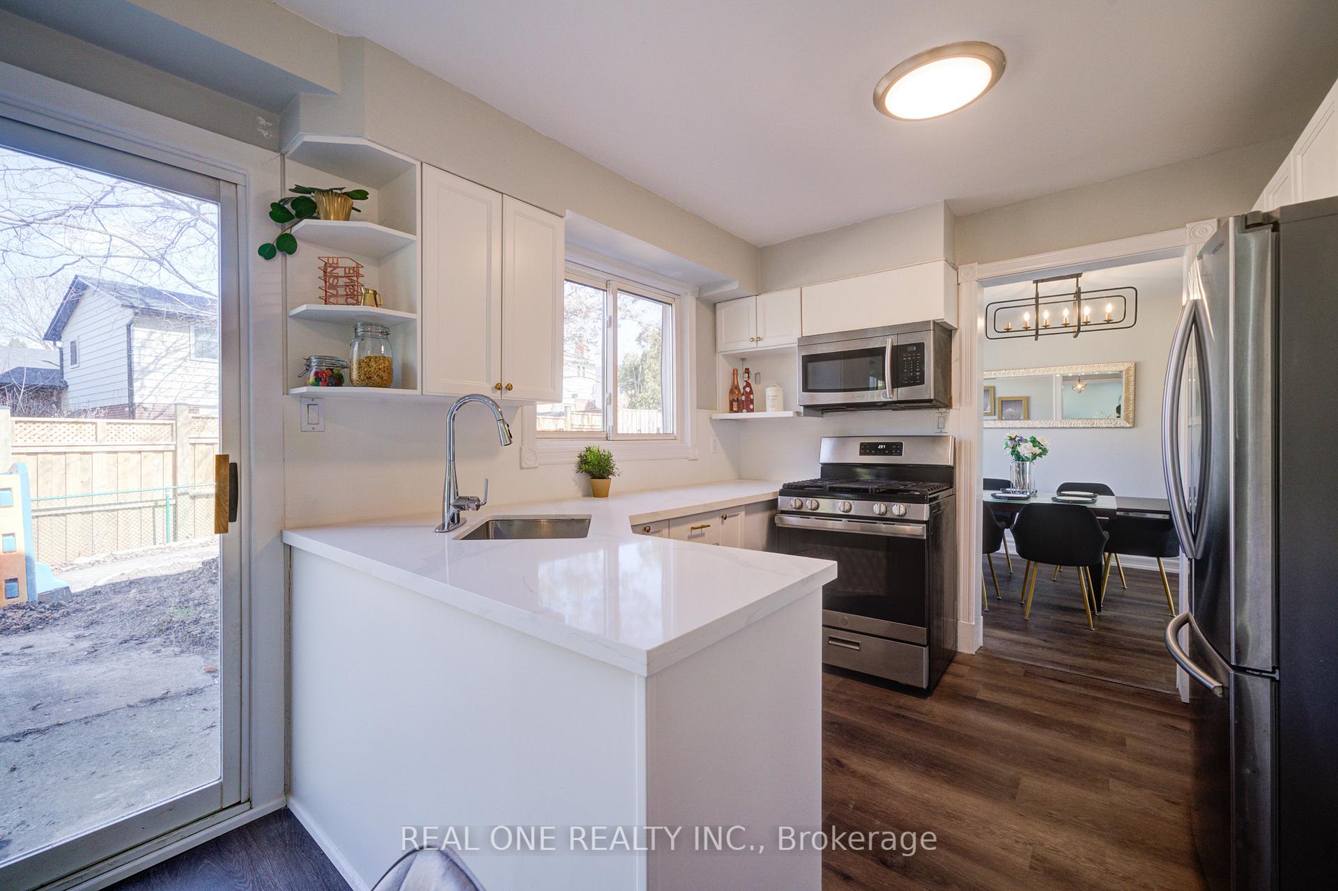 Photo 19 of 41 Sir Constantine Drive, Markham, Markham Village — HOMEH
