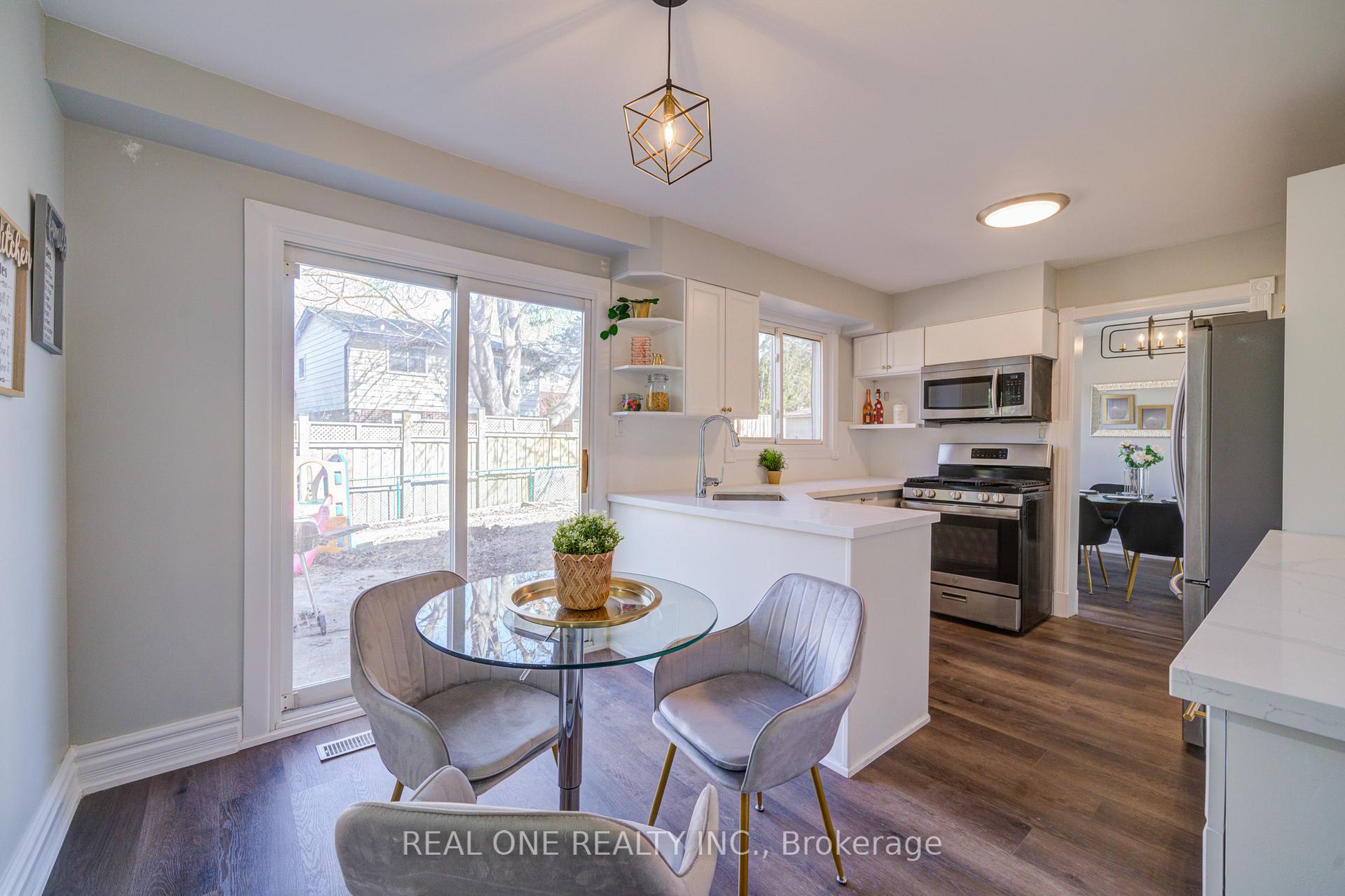 Photo 21 of 41 Sir Constantine Drive, Markham, Markham Village — HOMEH
