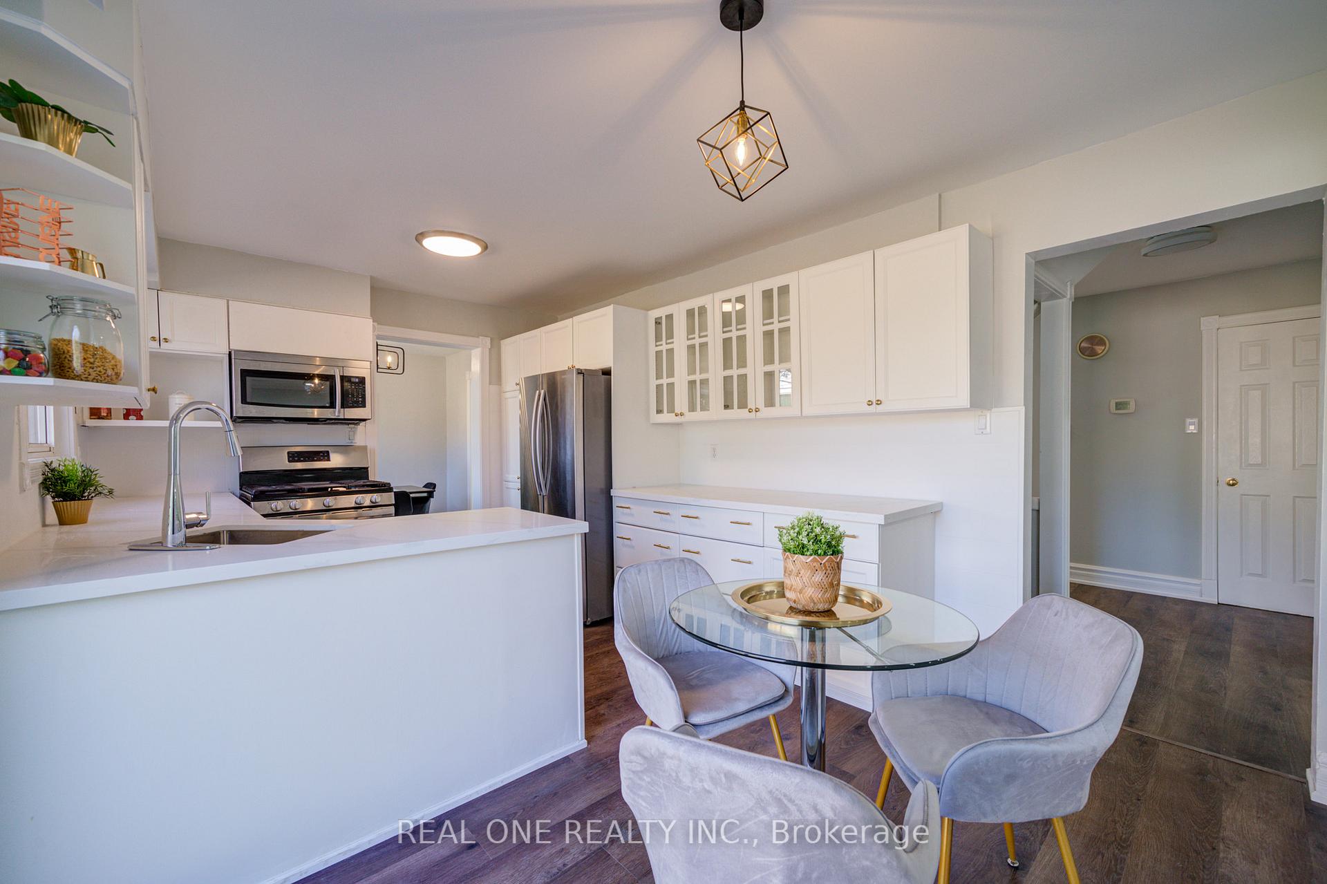 Photo 22 of 41 Sir Constantine Drive, Markham, Markham Village — HOMEH