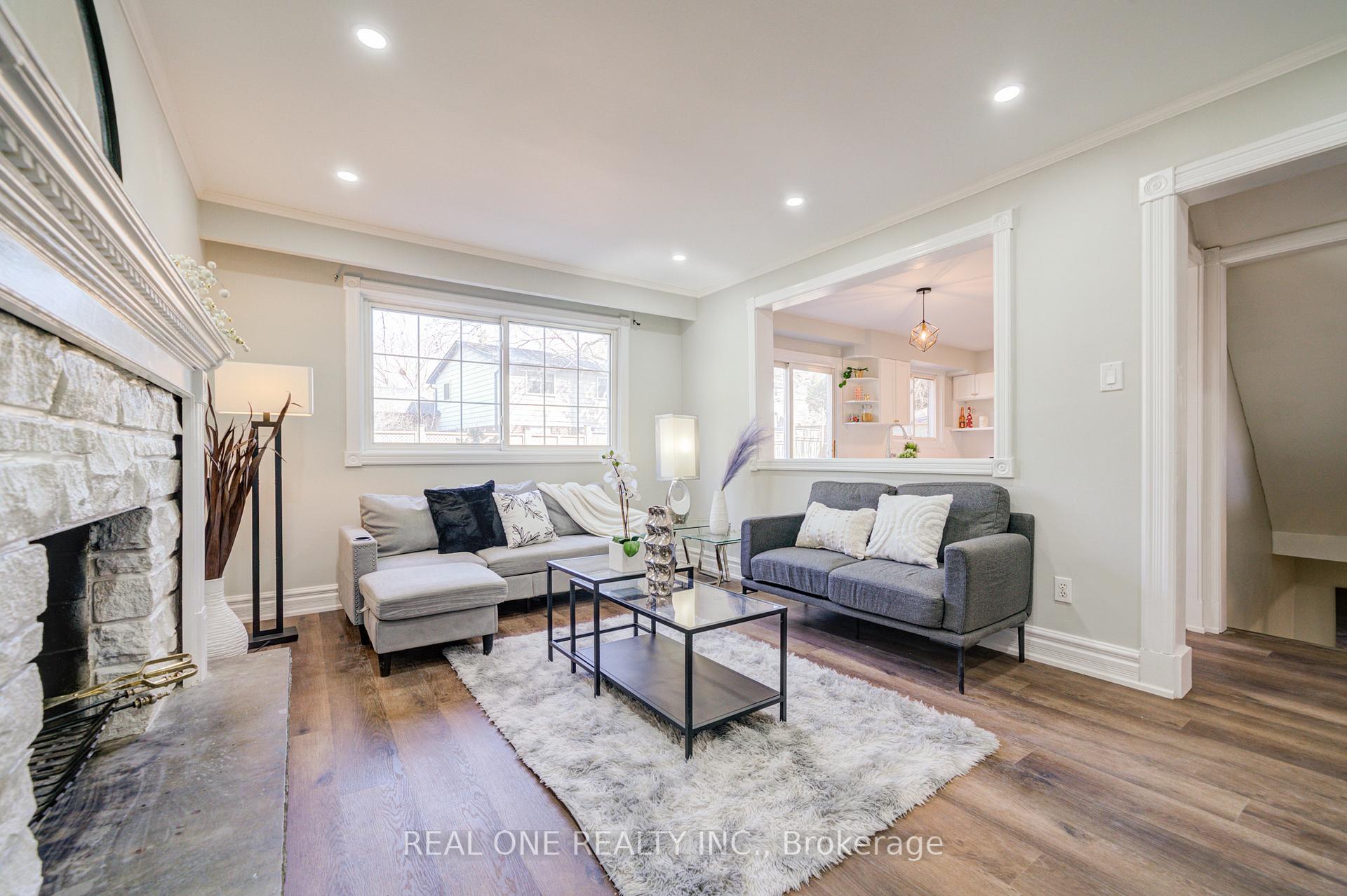 Photo 24 of 41 Sir Constantine Drive, Markham, Markham Village — HOMEH